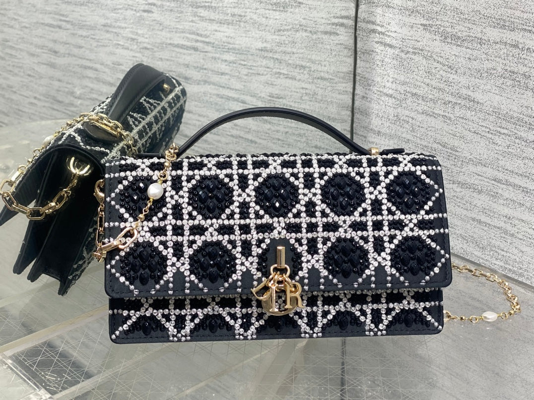 Dior 2026 Top Handle Embroidered Bag 21cm Calfskin 352086