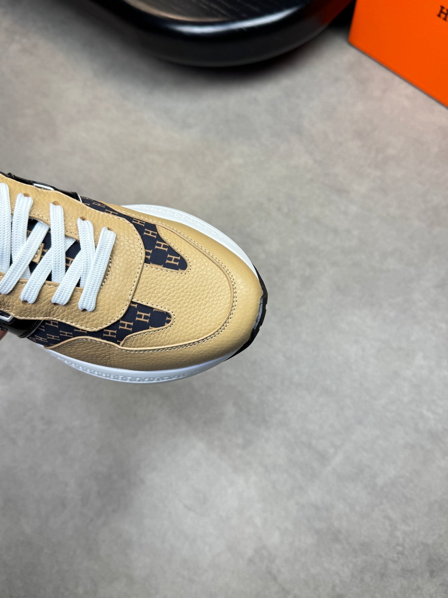 HM Men's Sneaker Beige Calfskin 581697