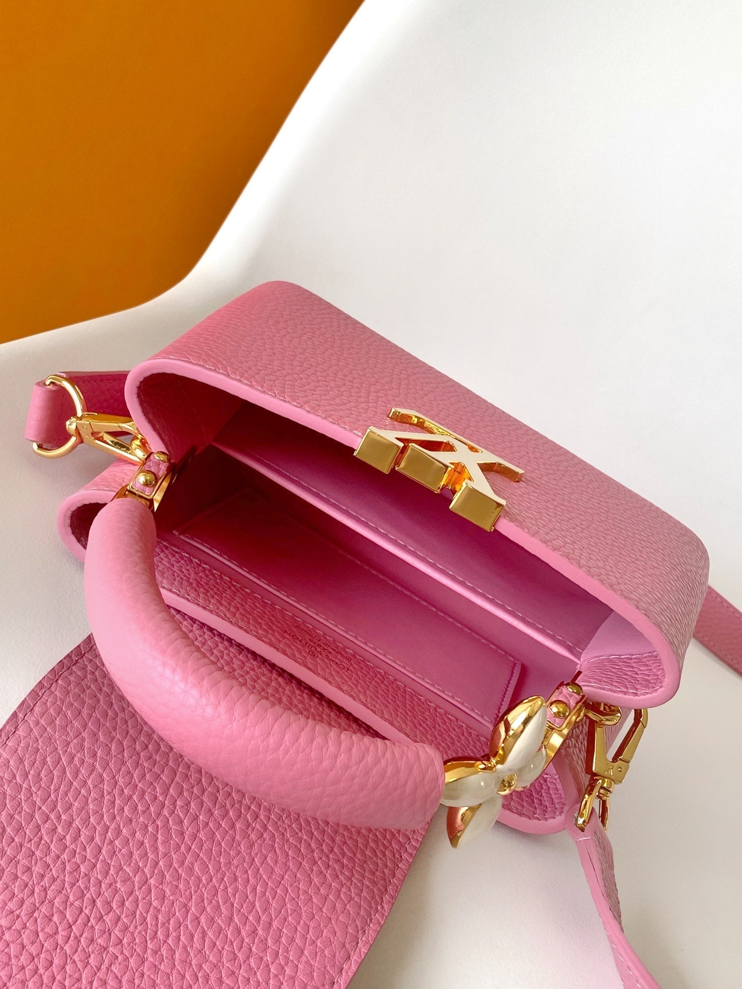 Capucines BB 21 cm Bag Pink Taurillon leather 251680