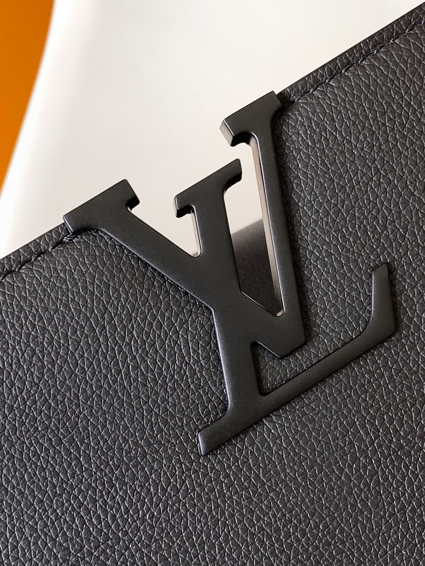 CAPUCINES GM 38CM ALL  BLACK TAURILLON LEATHER 252015