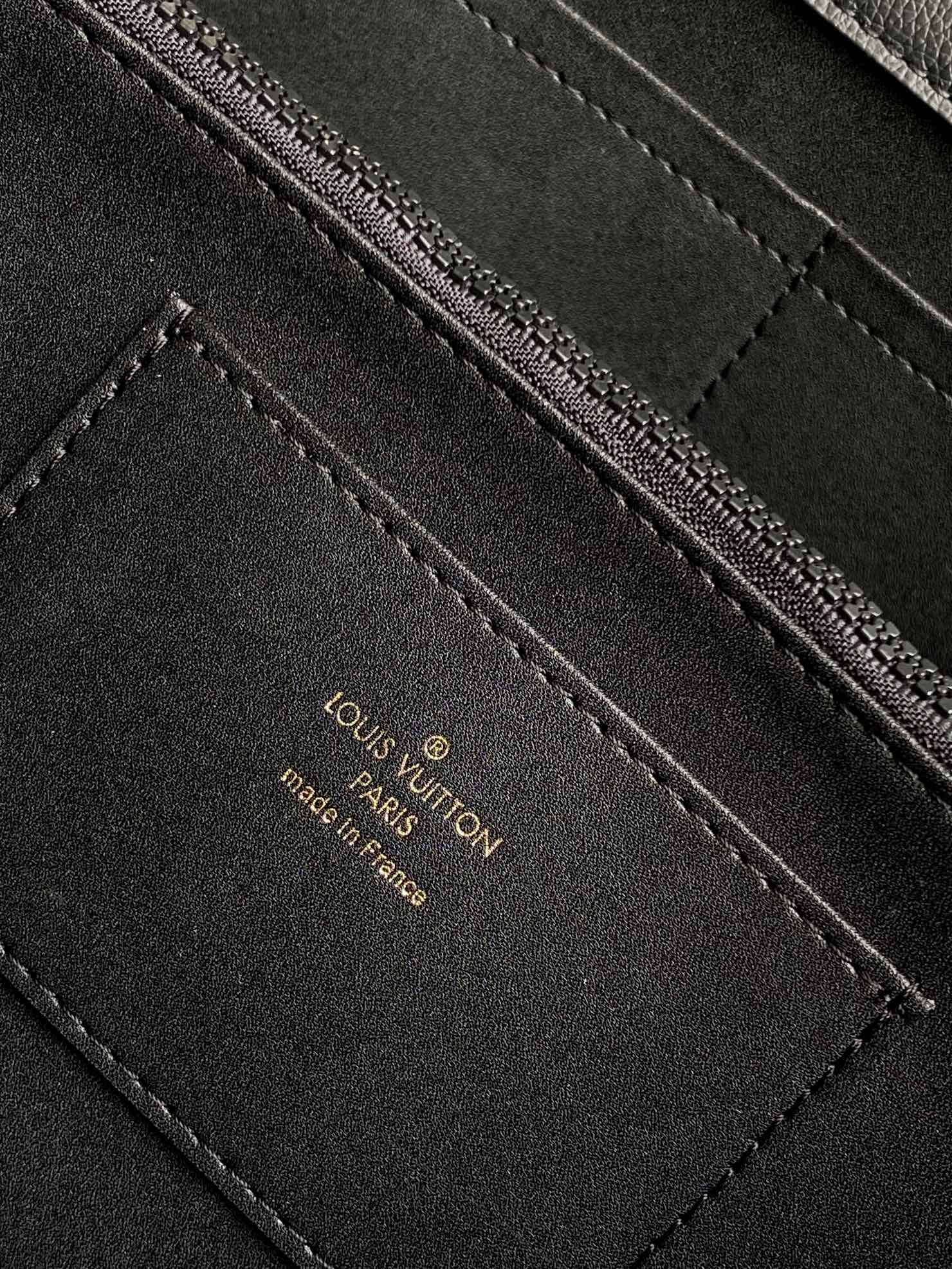 CAPUCINES GM 38CM ALL  BLACK TAURILLON LEATHER 252015