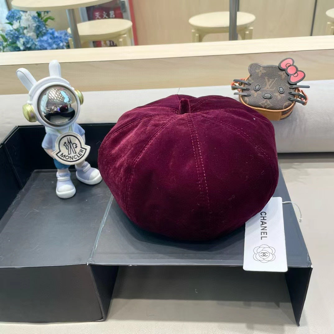 BERET HAT IN MAROON RED VELVET 413325