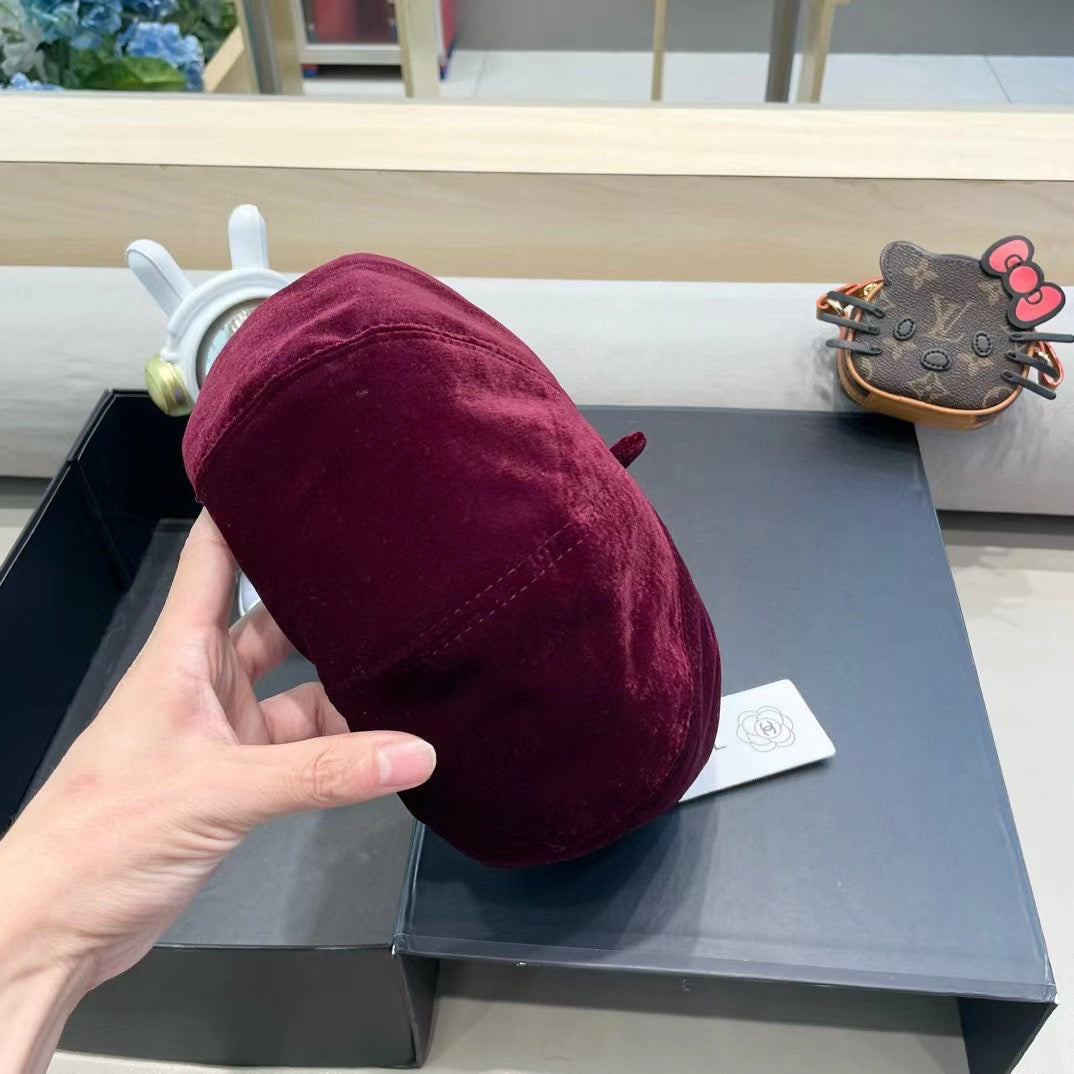 BERET HAT IN MAROON RED VELVET 413325
