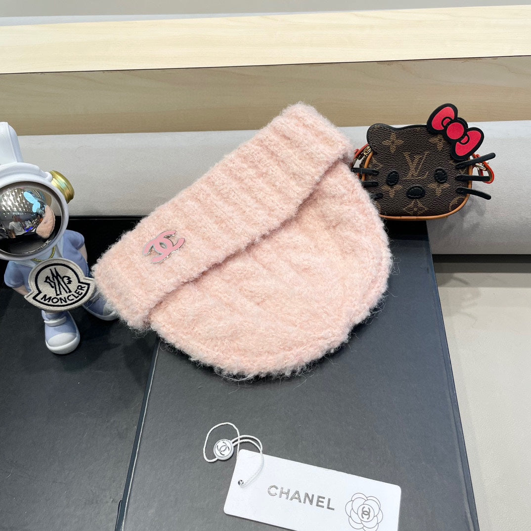 BEANIE HAT IN LIGHT PINK WOOL 413329