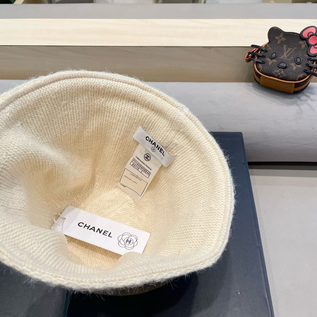 BUCKET HAT WHITE KNITTED FABRIC WITH RABBIT FUR 428092