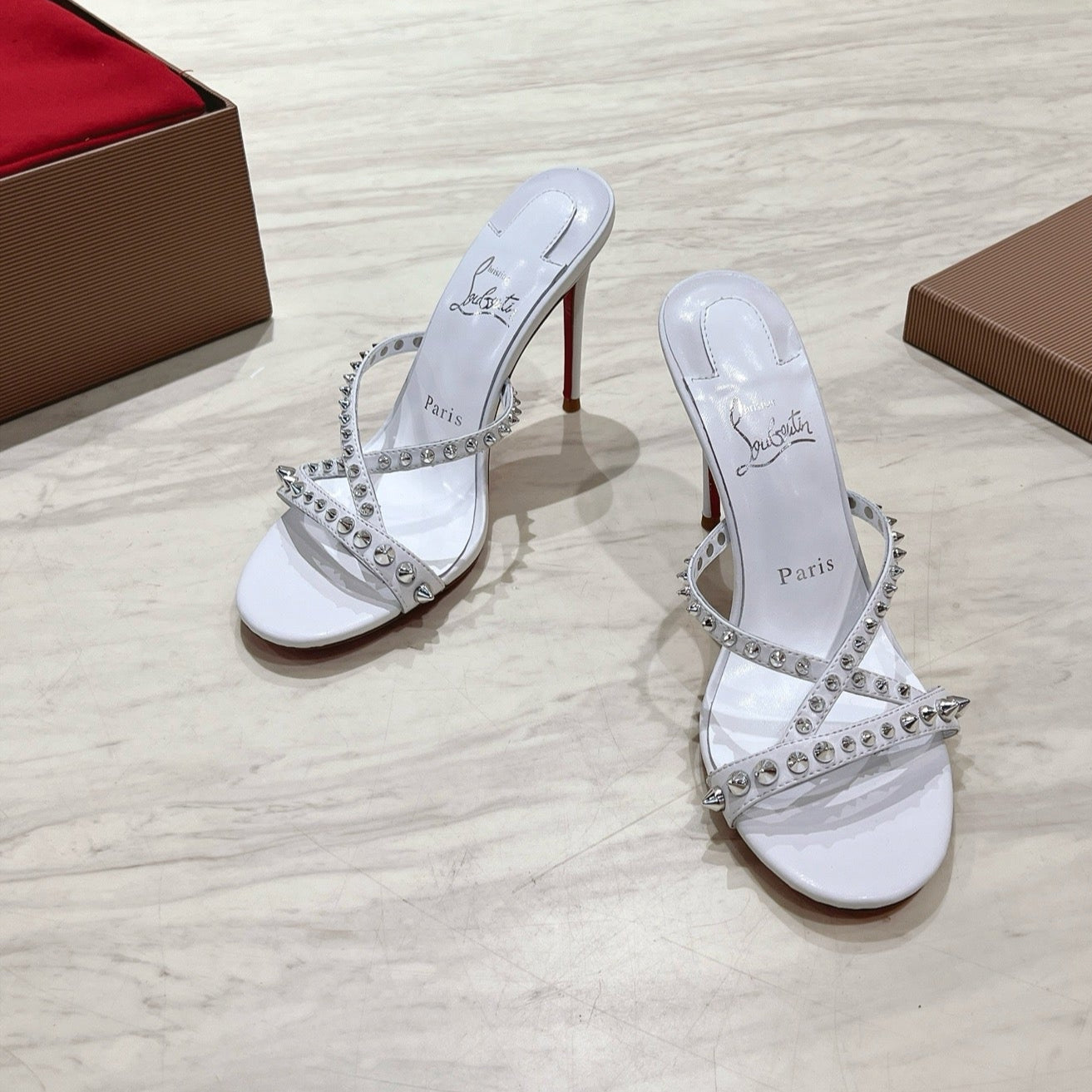 CL 25 Cross-Strap Slippers White Gloss Calf Patent Leather Rivets 314923