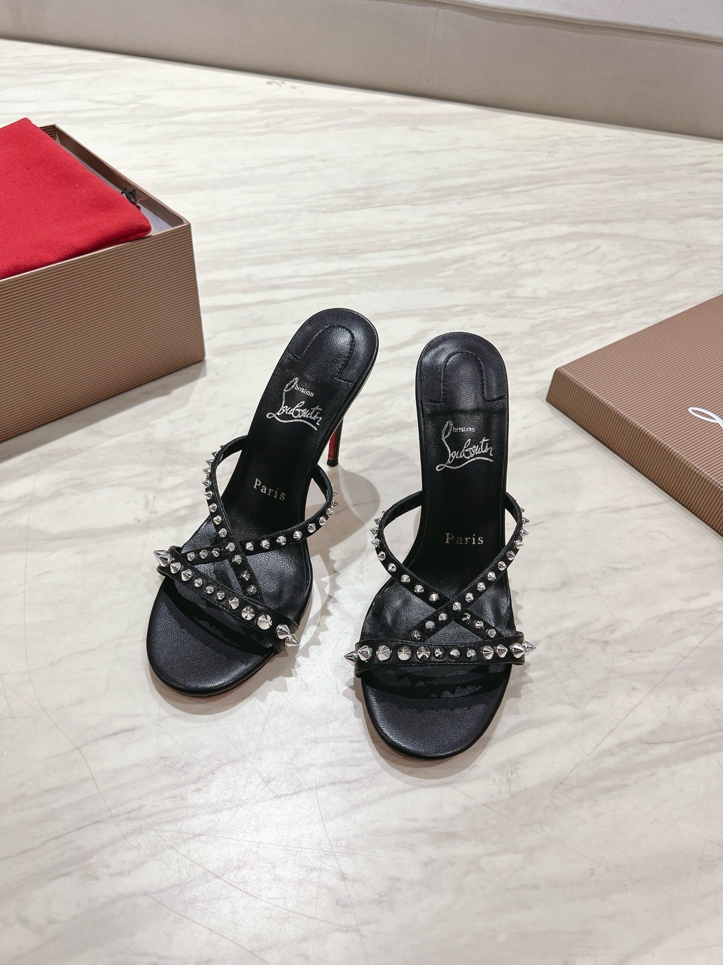 CL 25 Cross-Strap Slippers Black Gloss Calf Patent Leather Rivets 314925