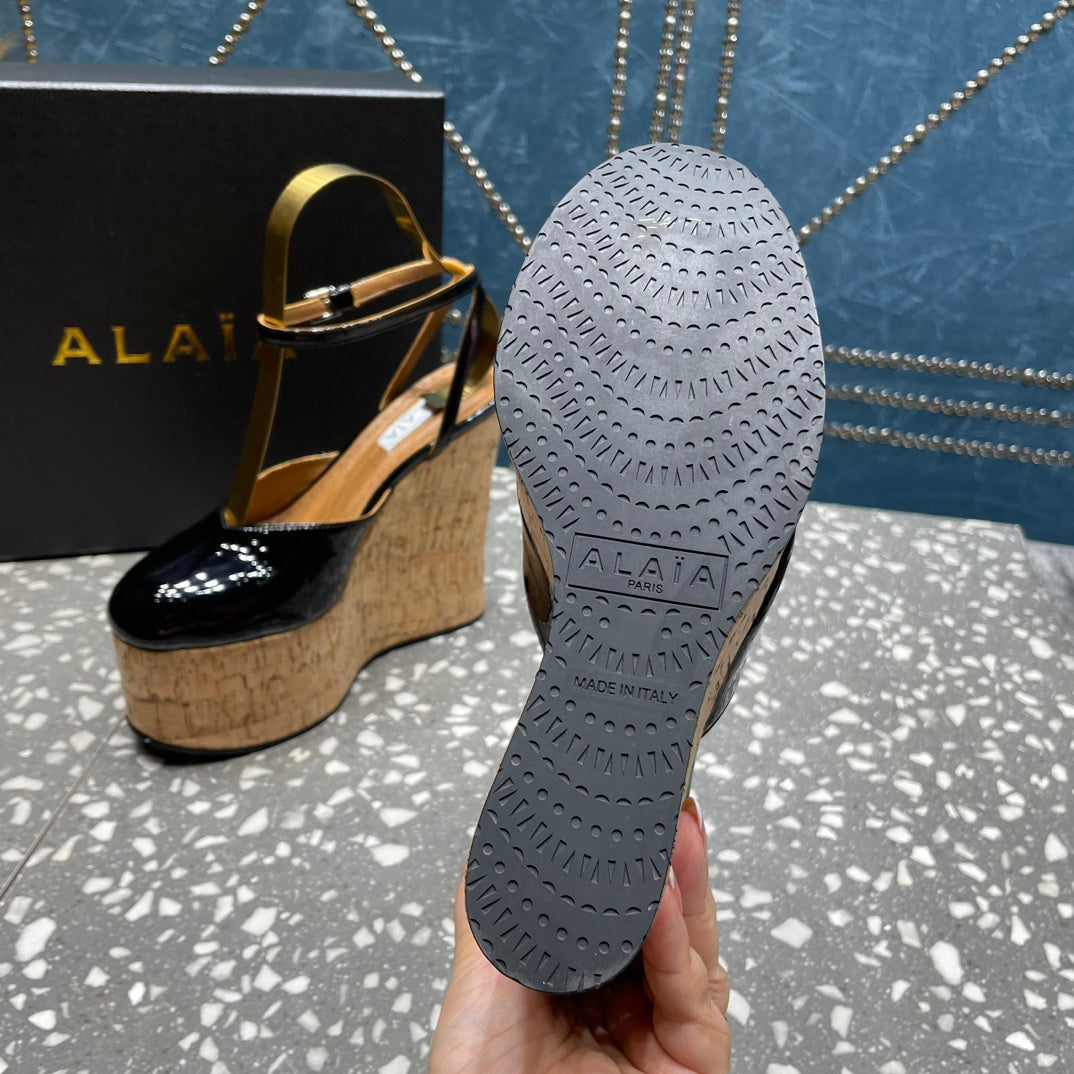 ALAIA WEDGE PUMP 15 CM IN BLACK LAMBSKIN AND BEIGE RUBBER