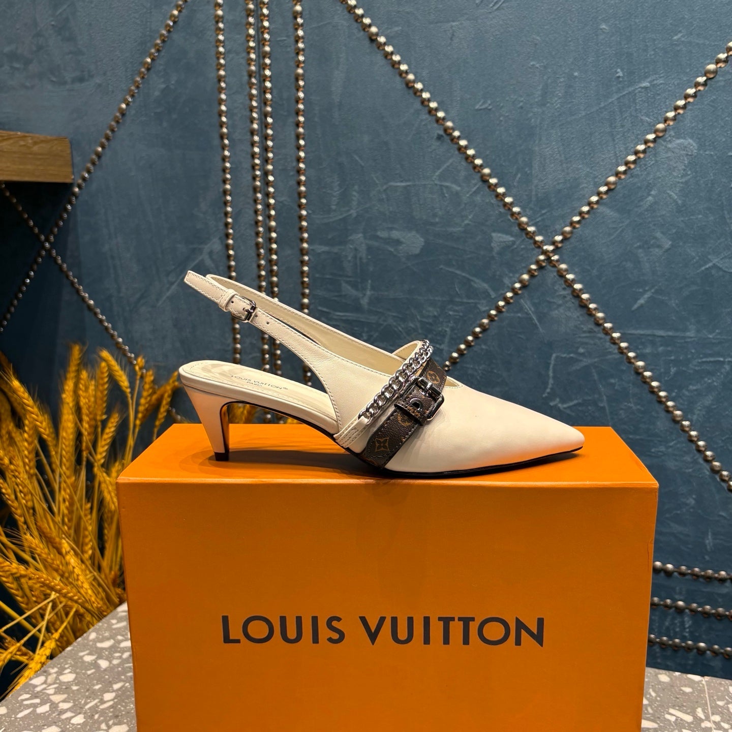 LV 26ss Slingback 45 White Cowhide 628434