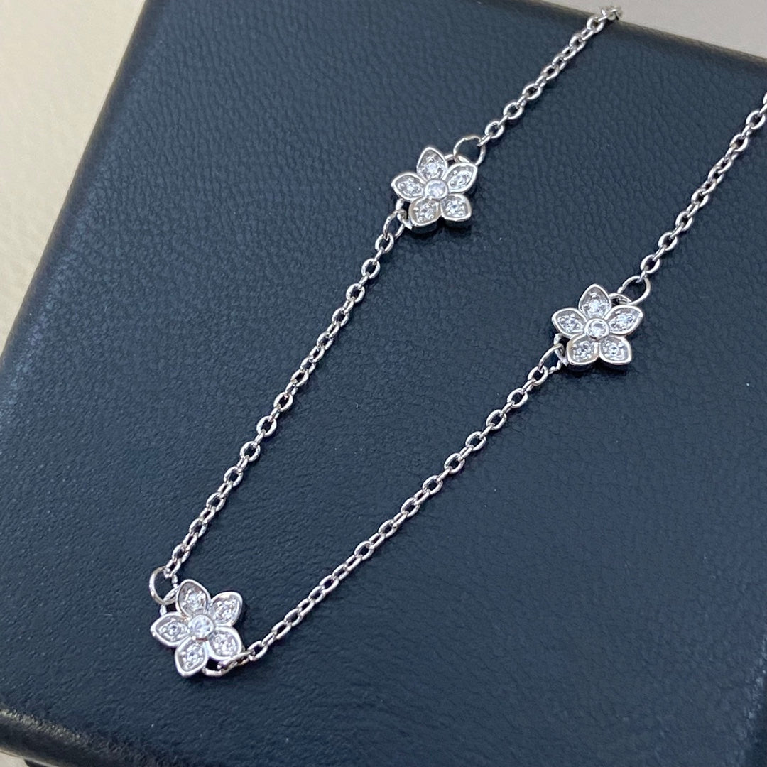 Graff New Mini Three-Flower Sliver Bracelet