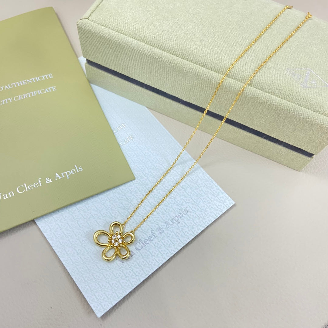VCA Flower Necklace Pendant 5 Diamond