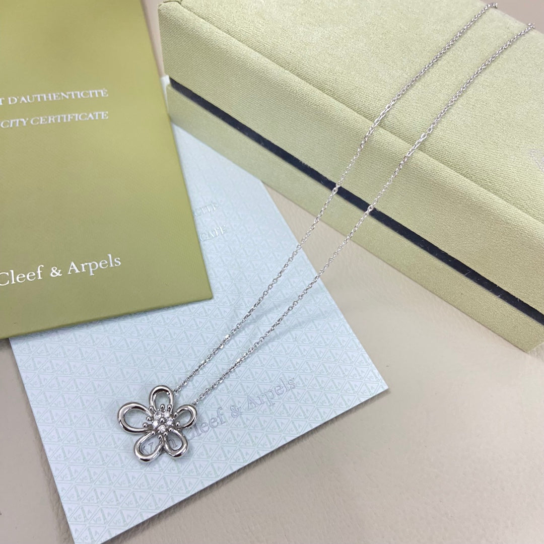VCA Flower Necklace Pendant 5 Diamond