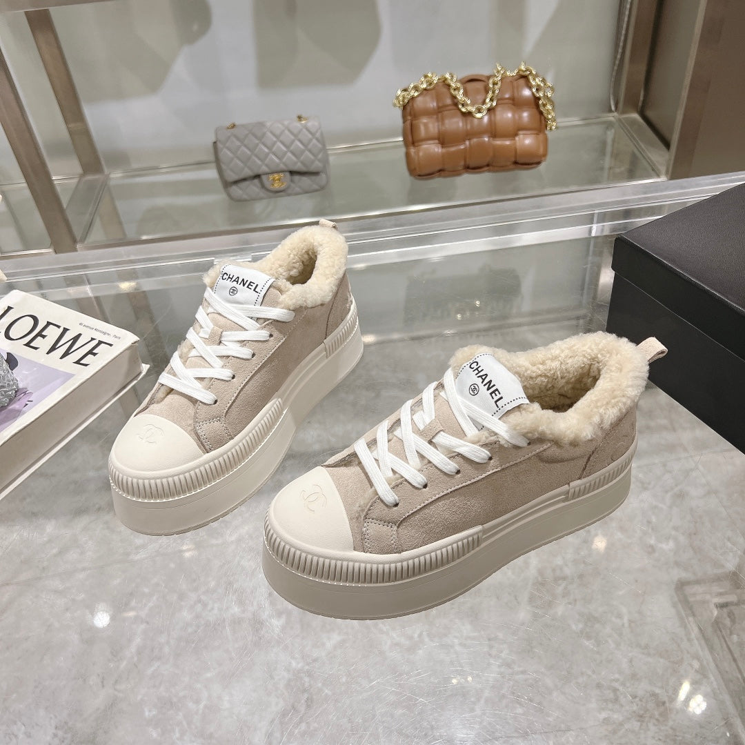 CC Sneaker Light Beige Suede With Wool Lining  944557