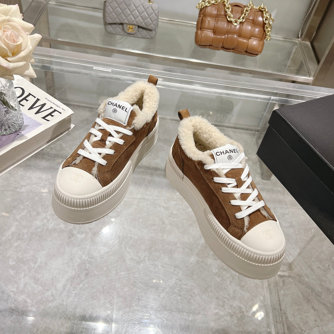 CC Sneaker Honey Brown Suede With Wool Lining  944558