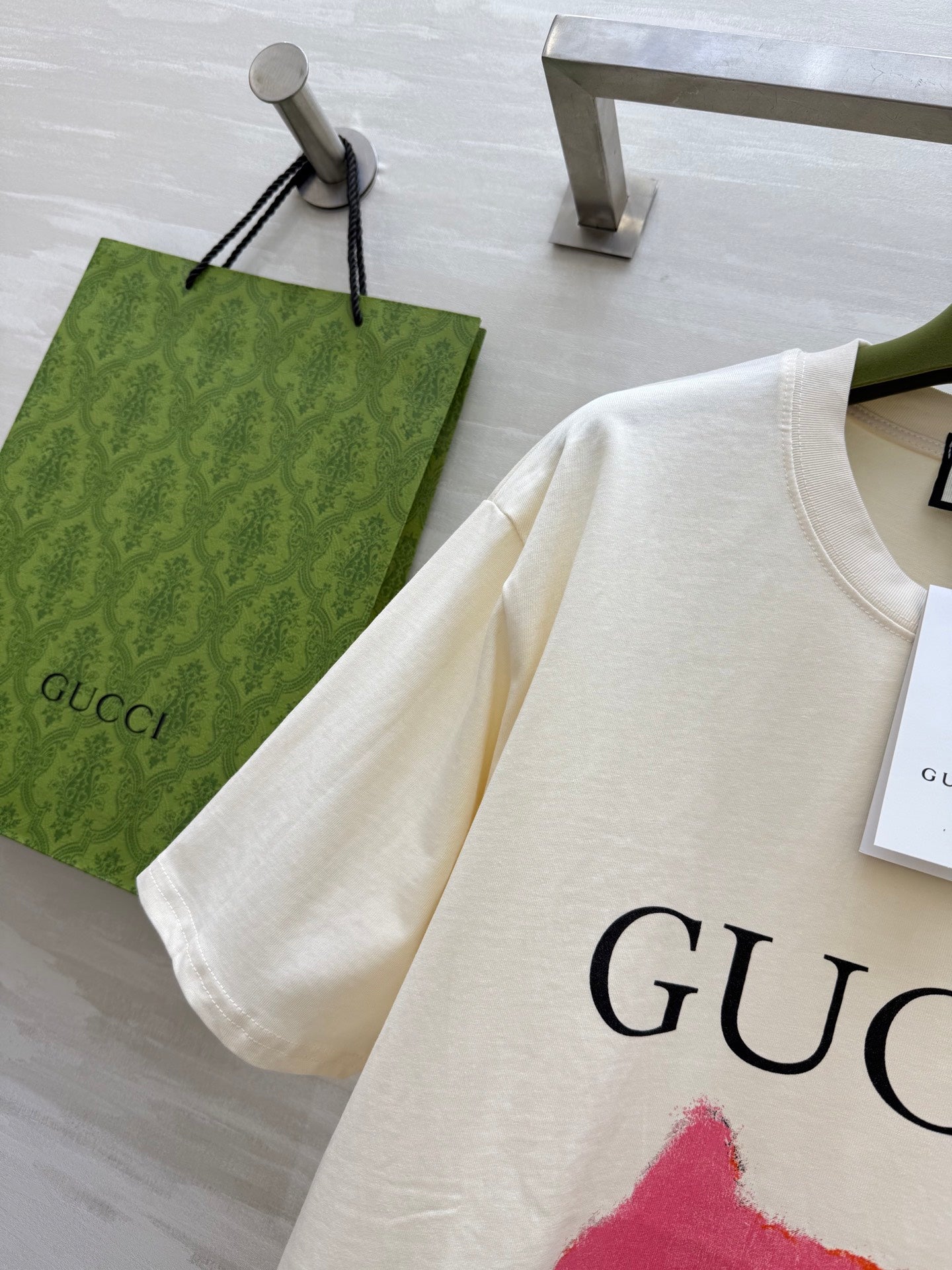 Gucci 25 Kitten Short-sleeved T-shirt Beige Brown Cotton