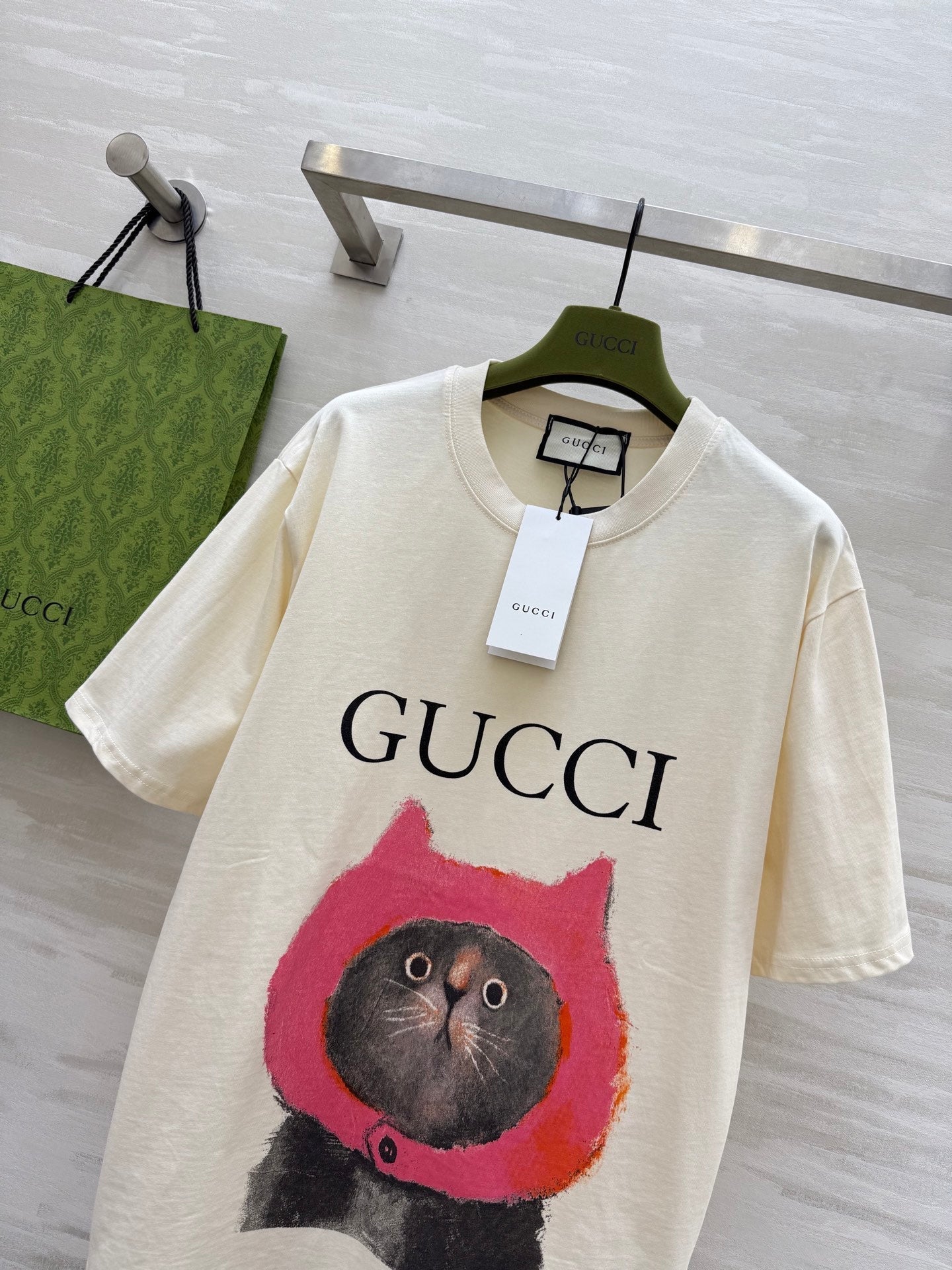 Gucci 25 Kitten Short-sleeved T-shirt Beige Brown Cotton