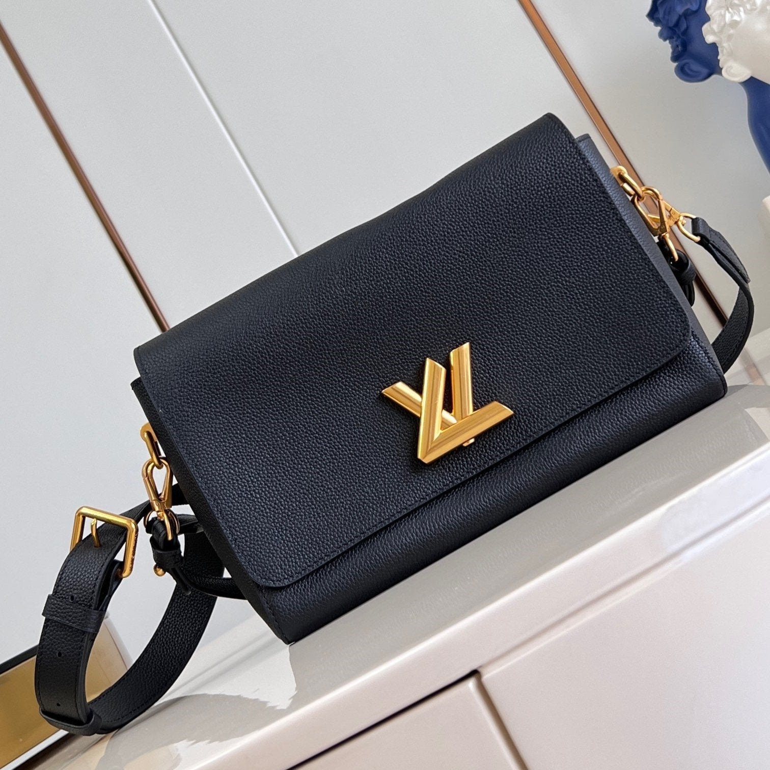 lv soft twist 27cm black calfskin gold hardware