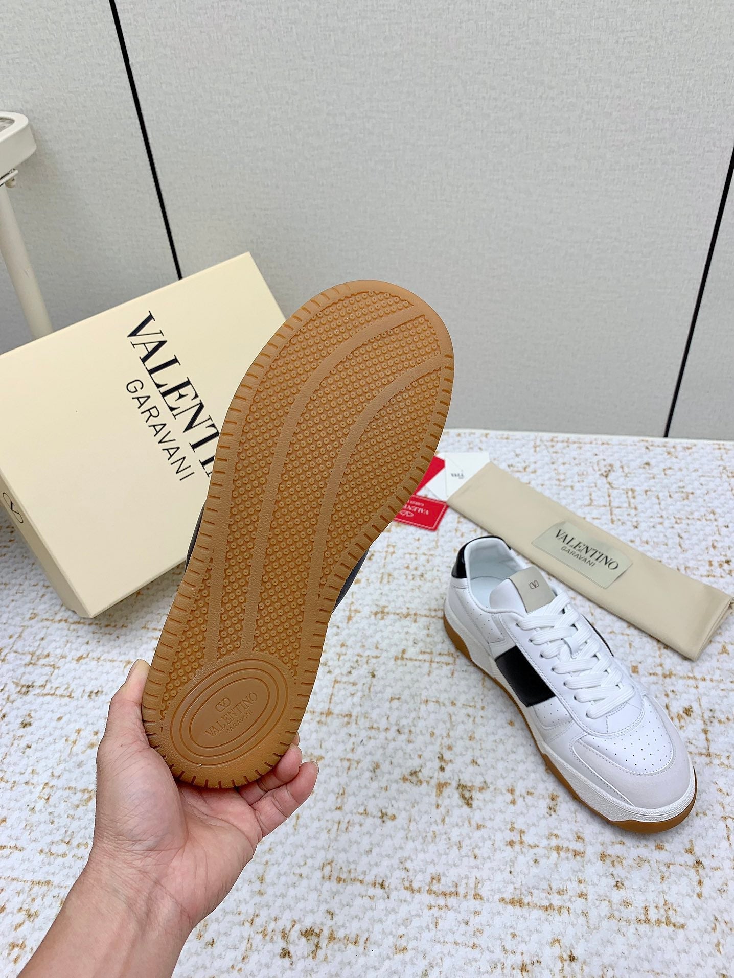 VT 25 Low Top Garavani Sneaker White Black Cowhide 331677