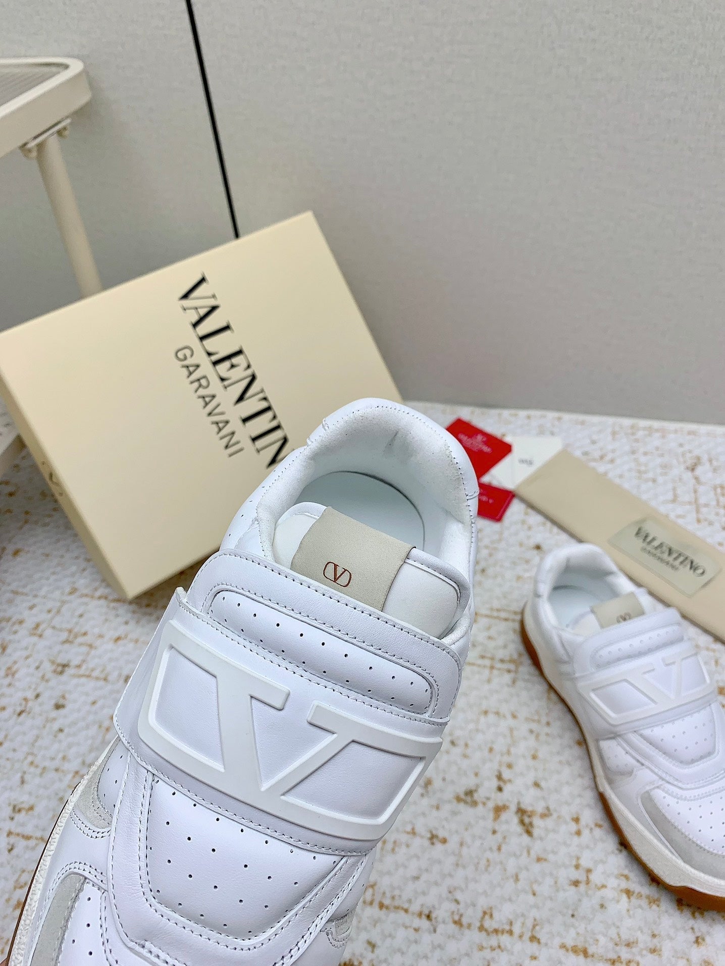 VT 25 Joy Play Low Top Sneaker White Cowhide 331680