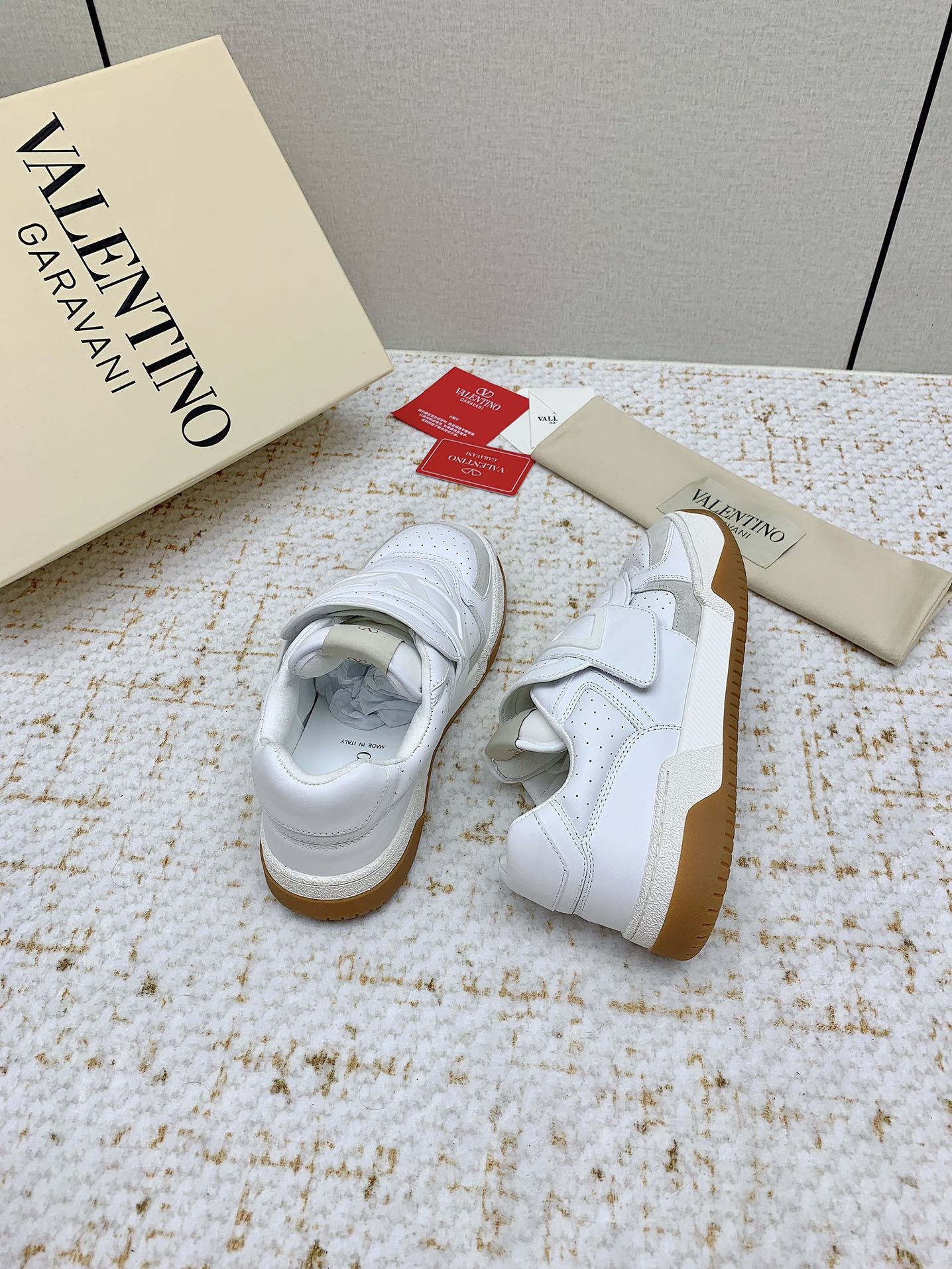 VT 25 Joy Play Low Top Sneaker White Cowhide 331680