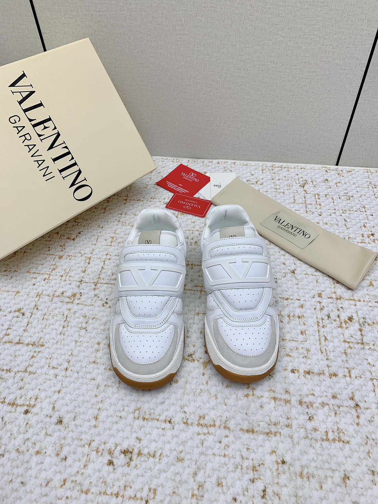 VT 25 Joy Play Low Top Sneaker White Cowhide 331680