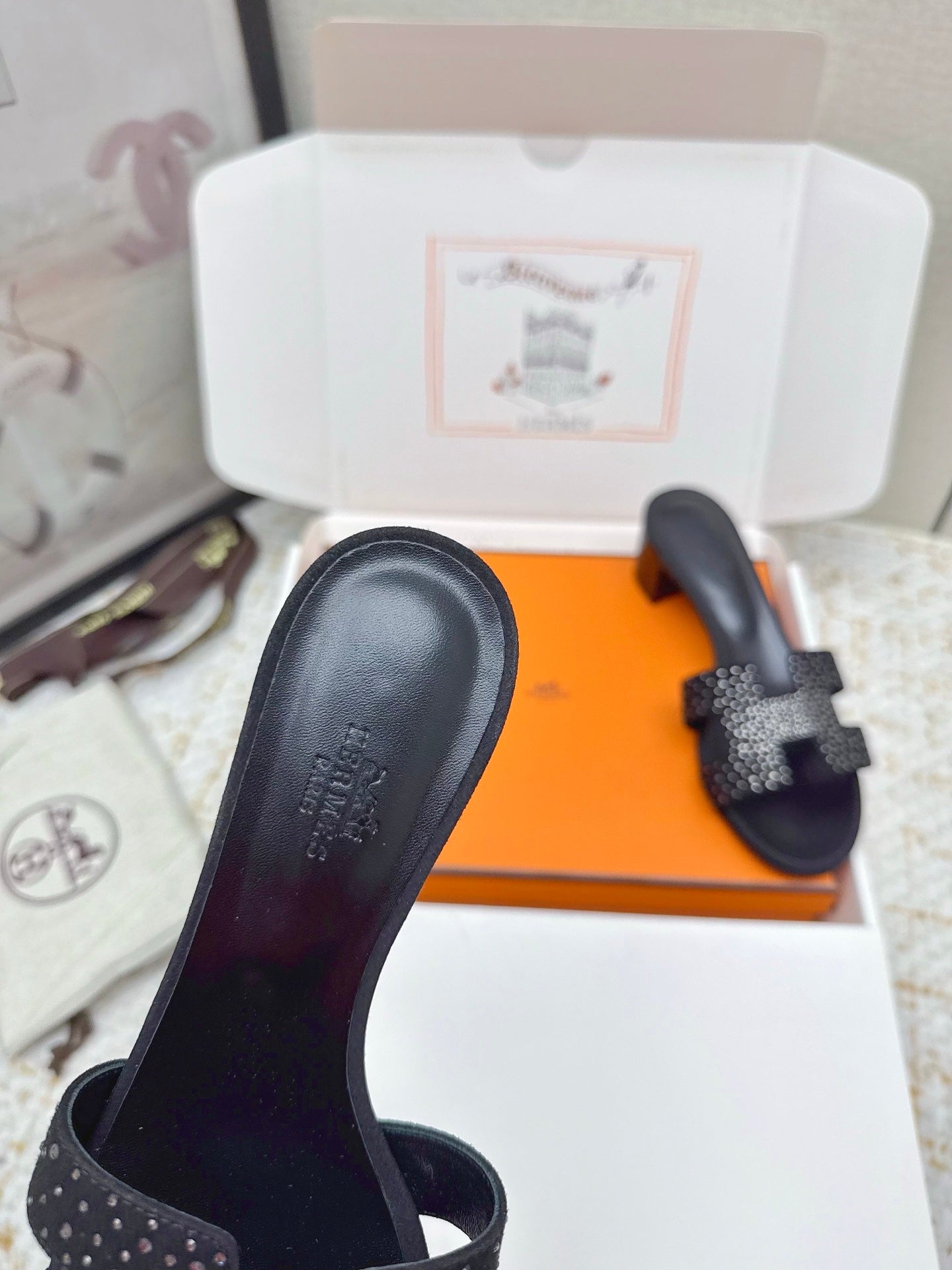 HM 26ss Oran Sandals Black Crystal Suede Cowhide 625256