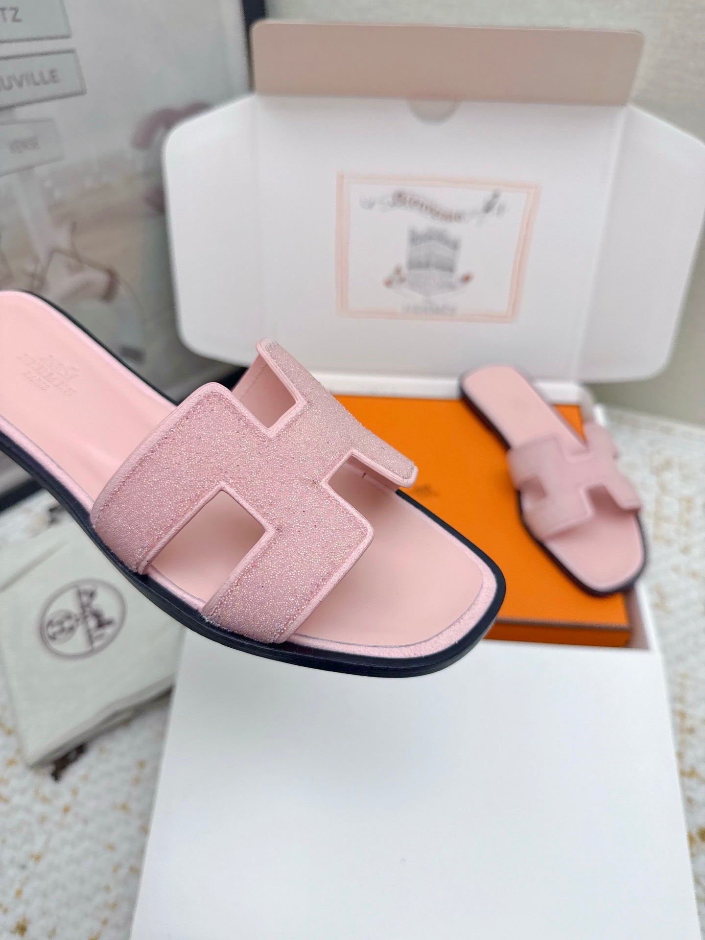 HM 26ss Oran Sandals Light Pink Rhinestone Cowhide 625265