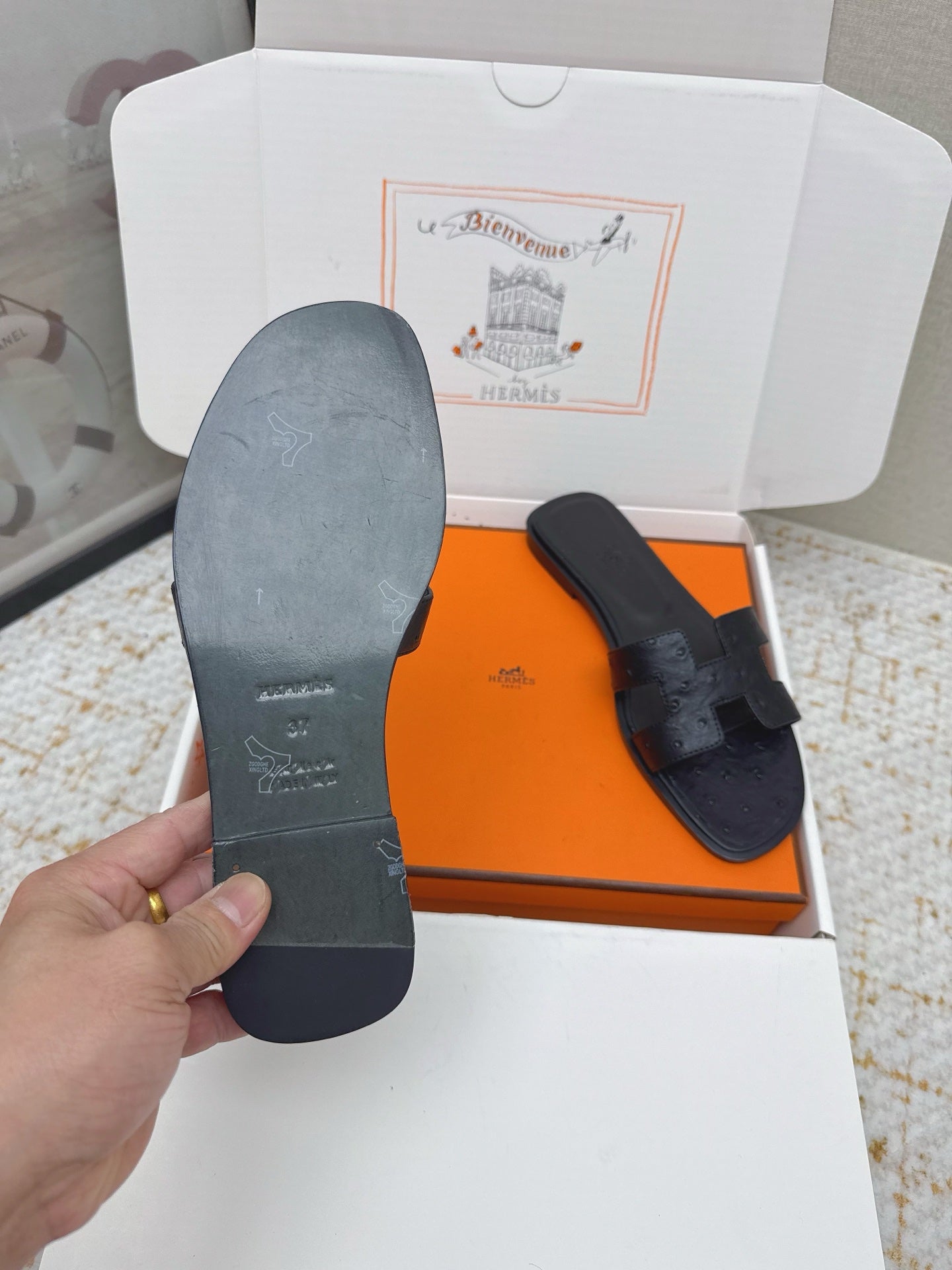 HM 26ss Oran Sandals Black Ostrich Leather 625094