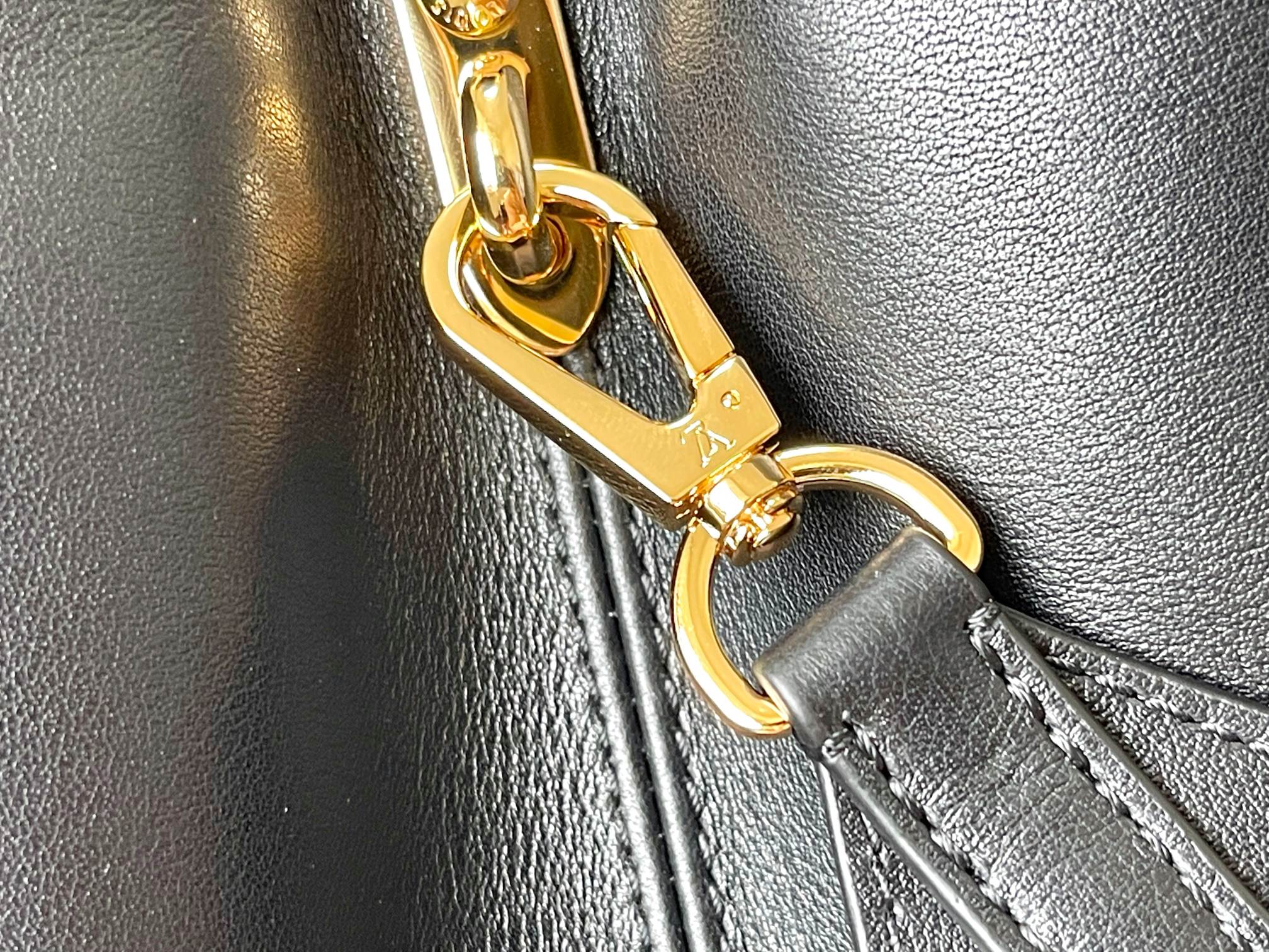 CAPUCINES GM 38CM BLACK TAURILLON LEATHER