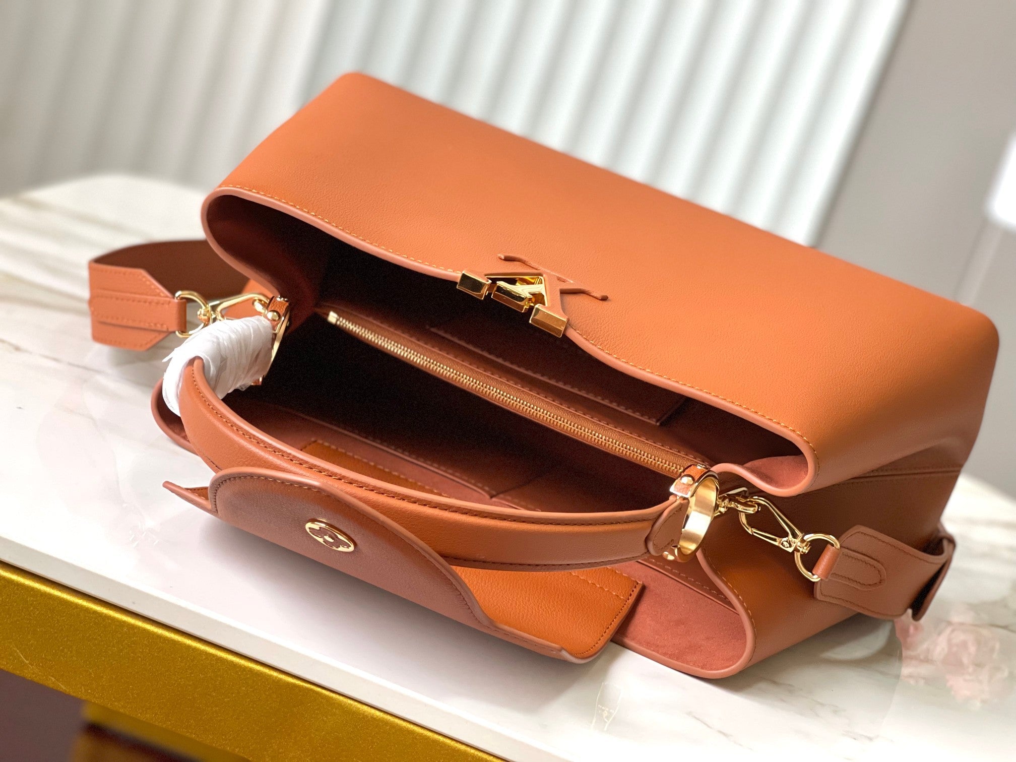 CAPUCINES GM 38CM BROWN ORANGE TAURILLON LEATHER