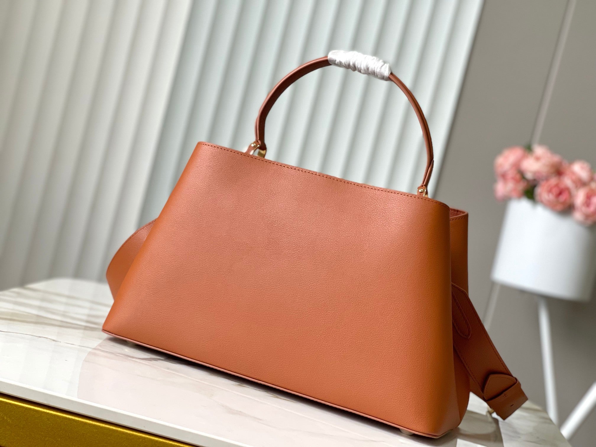CAPUCINES GM 38CM BROWN ORANGE TAURILLON LEATHER