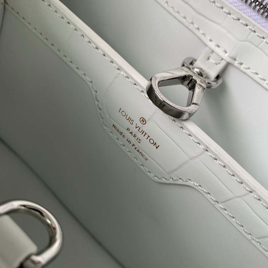 CAPUCINES BB 27 WHITE TAURILLON SILVER HARDWARE