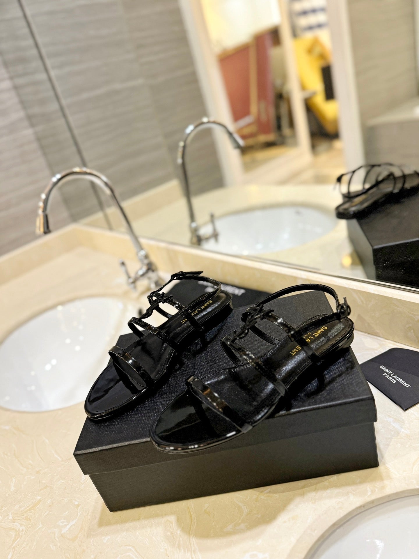 SL CASSANDRA FLAT SANDALS BLACK POLISHED CALFSKIN