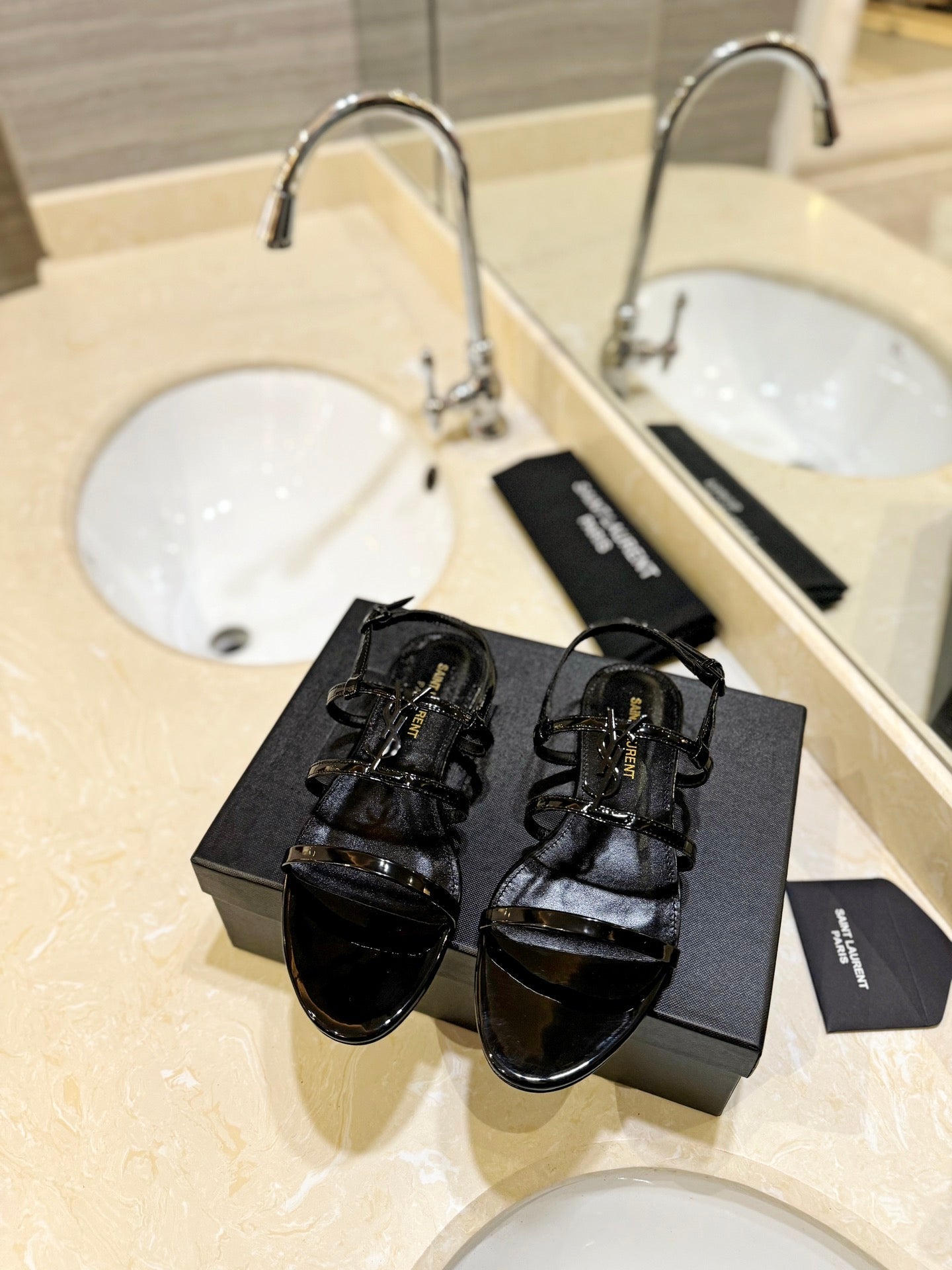 SL CASSANDRA FLAT SANDALS BLACK POLISHED CALFSKIN