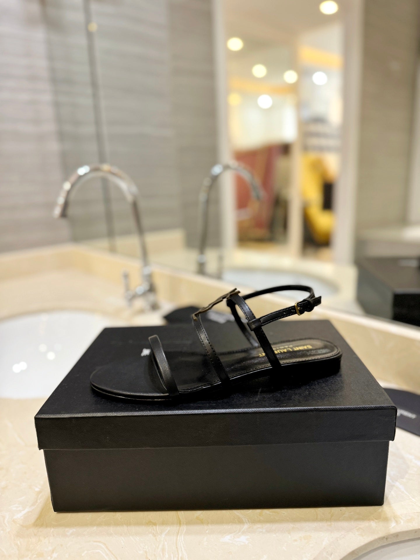 SL CASSANDRA FLAT SANDALS BLACK CALFSKIN