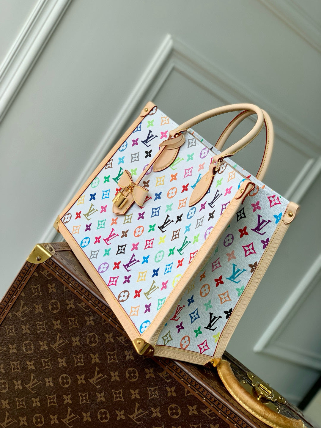 LV OnTheGo Monogram Bag Multicolor Canvas Cowhide 240930