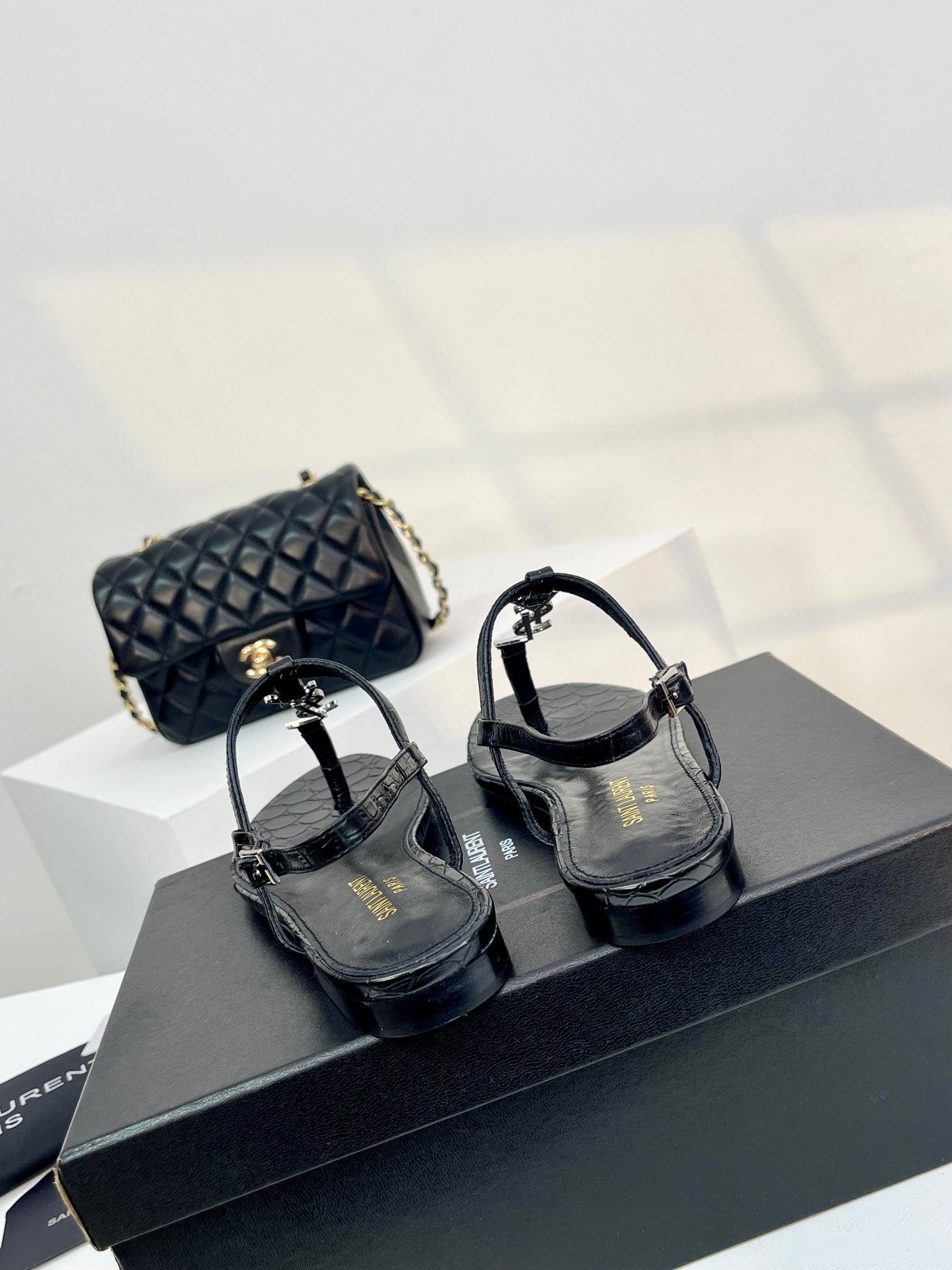 SL Cassandra Croc-Embossed Thong Sandals Black Leather