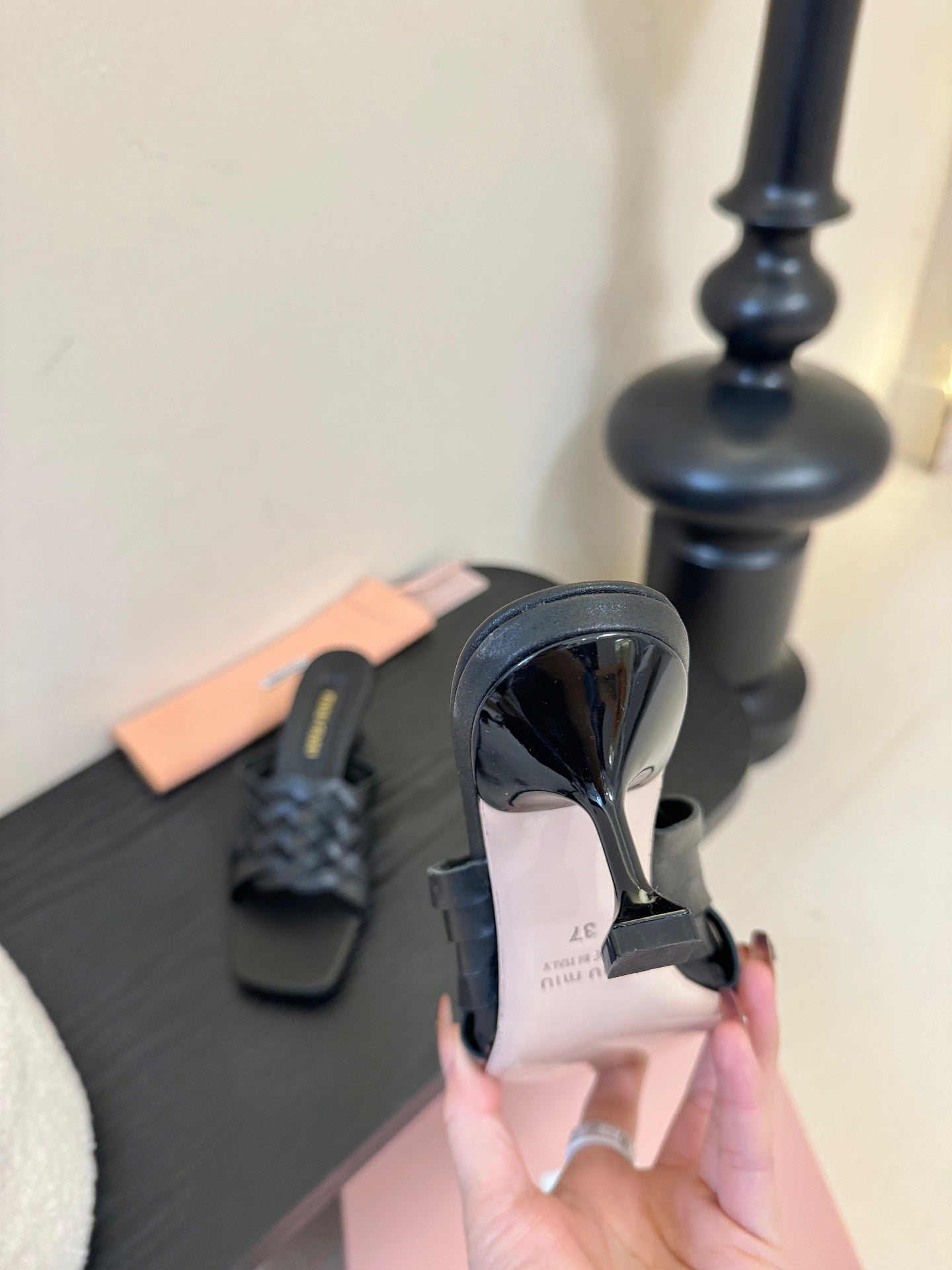 MIU 26ss Flat Sandals 50 Black Sheepskin 627352