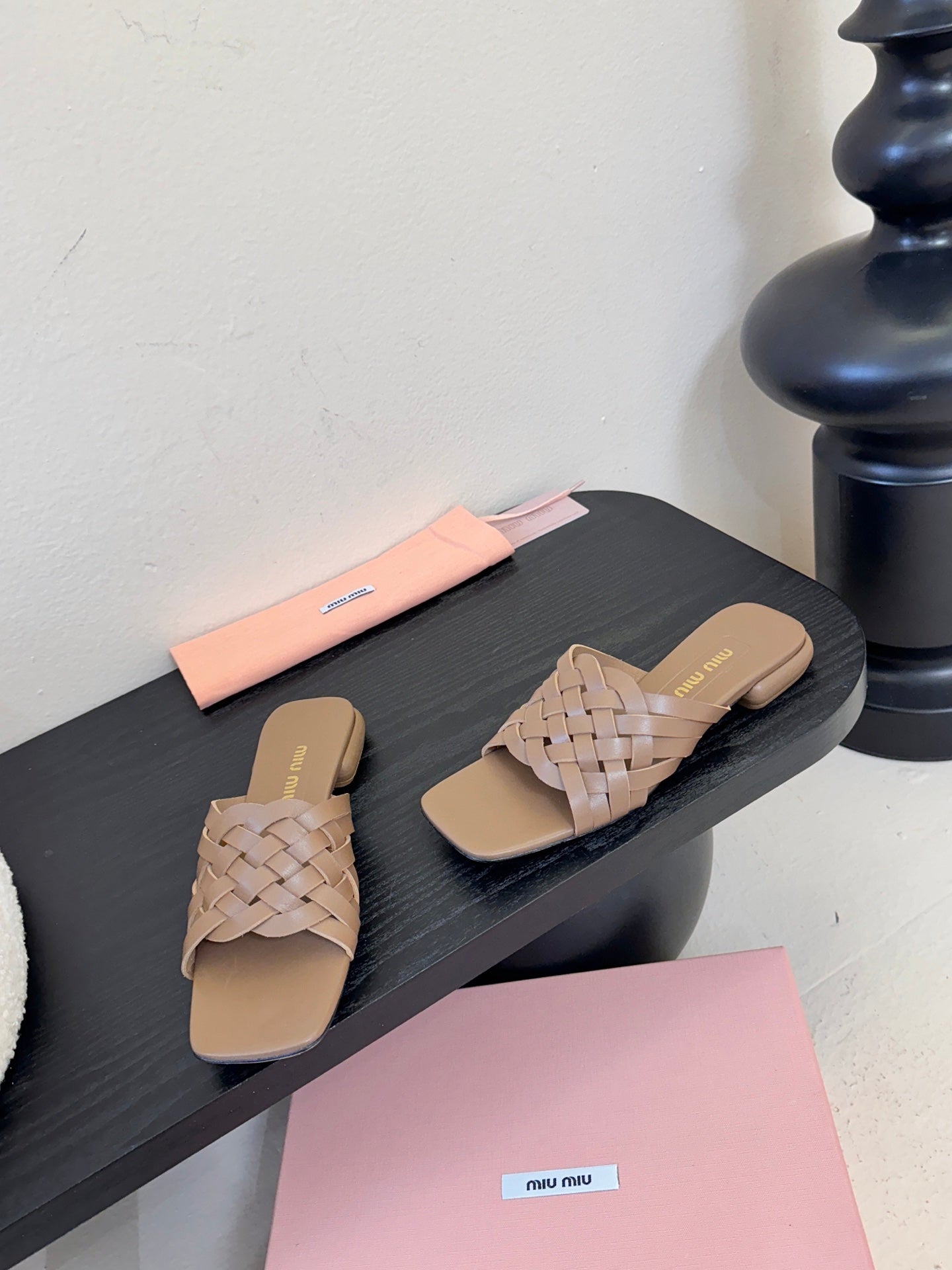 MIU 26ss Flat Sandals Brown Sheepskin 627353