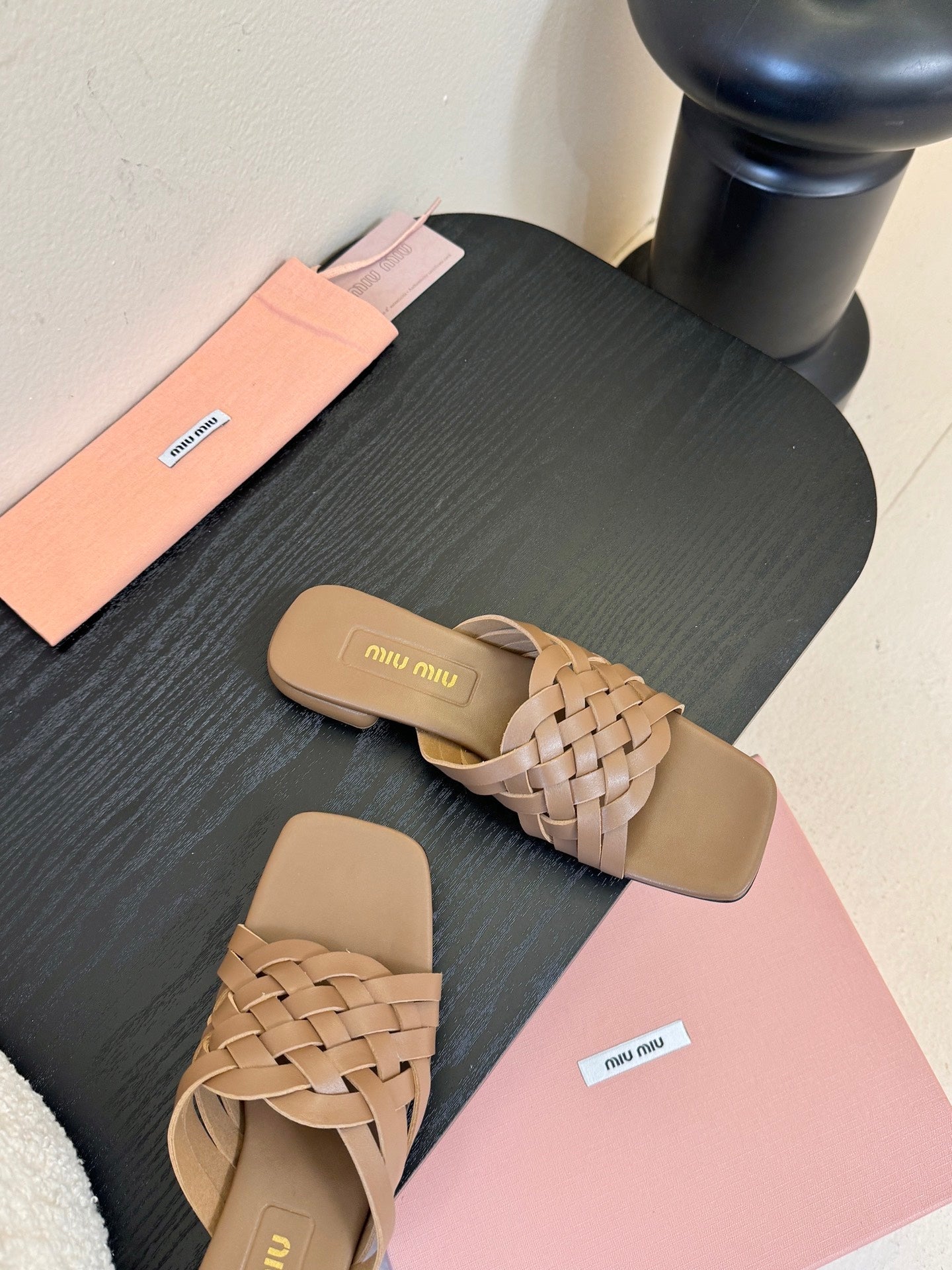 MIU 26ss Flat Sandals Brown Sheepskin 627353