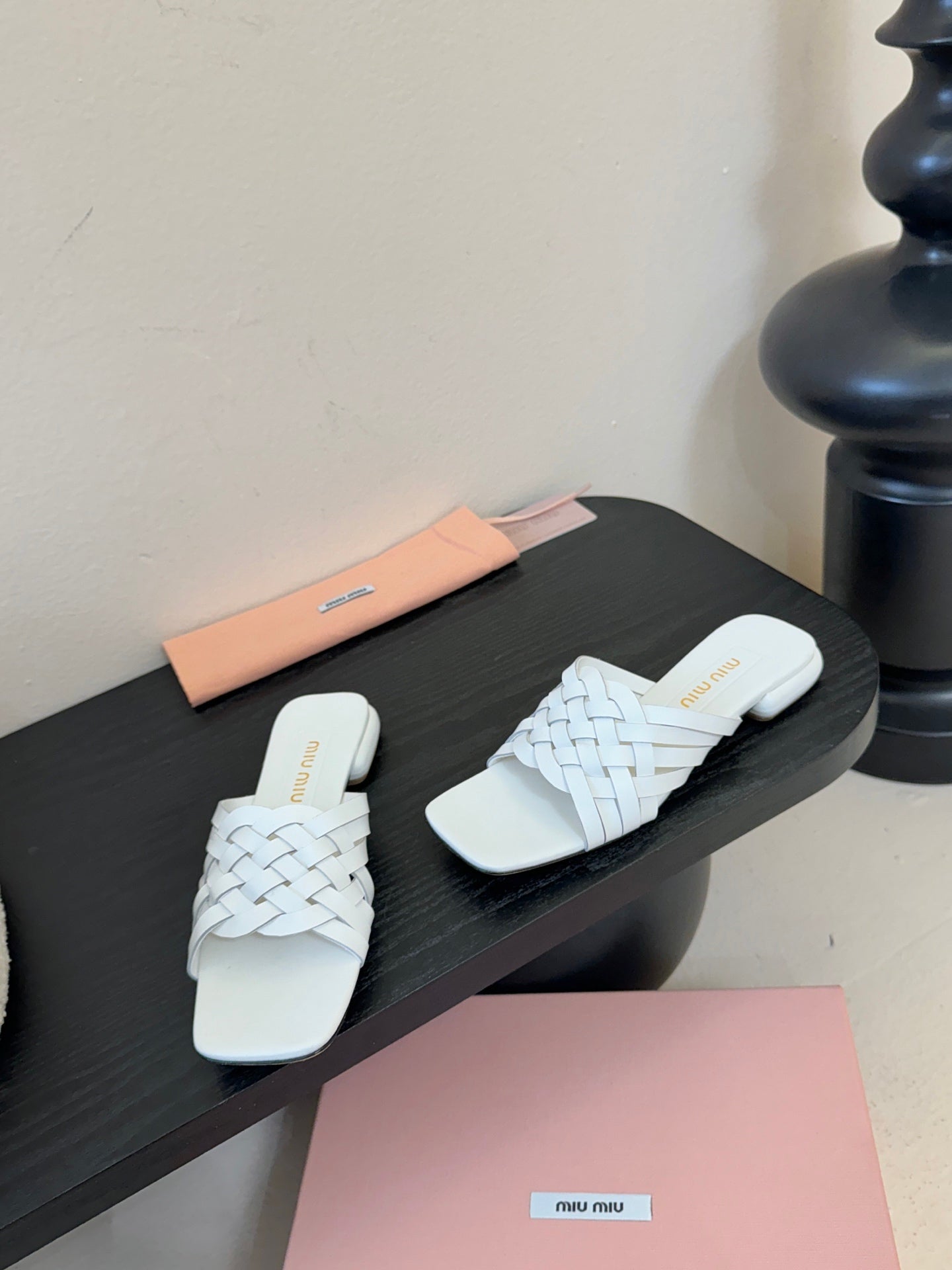 MIU 26ss Flat Sandals White Sheepskin 627354