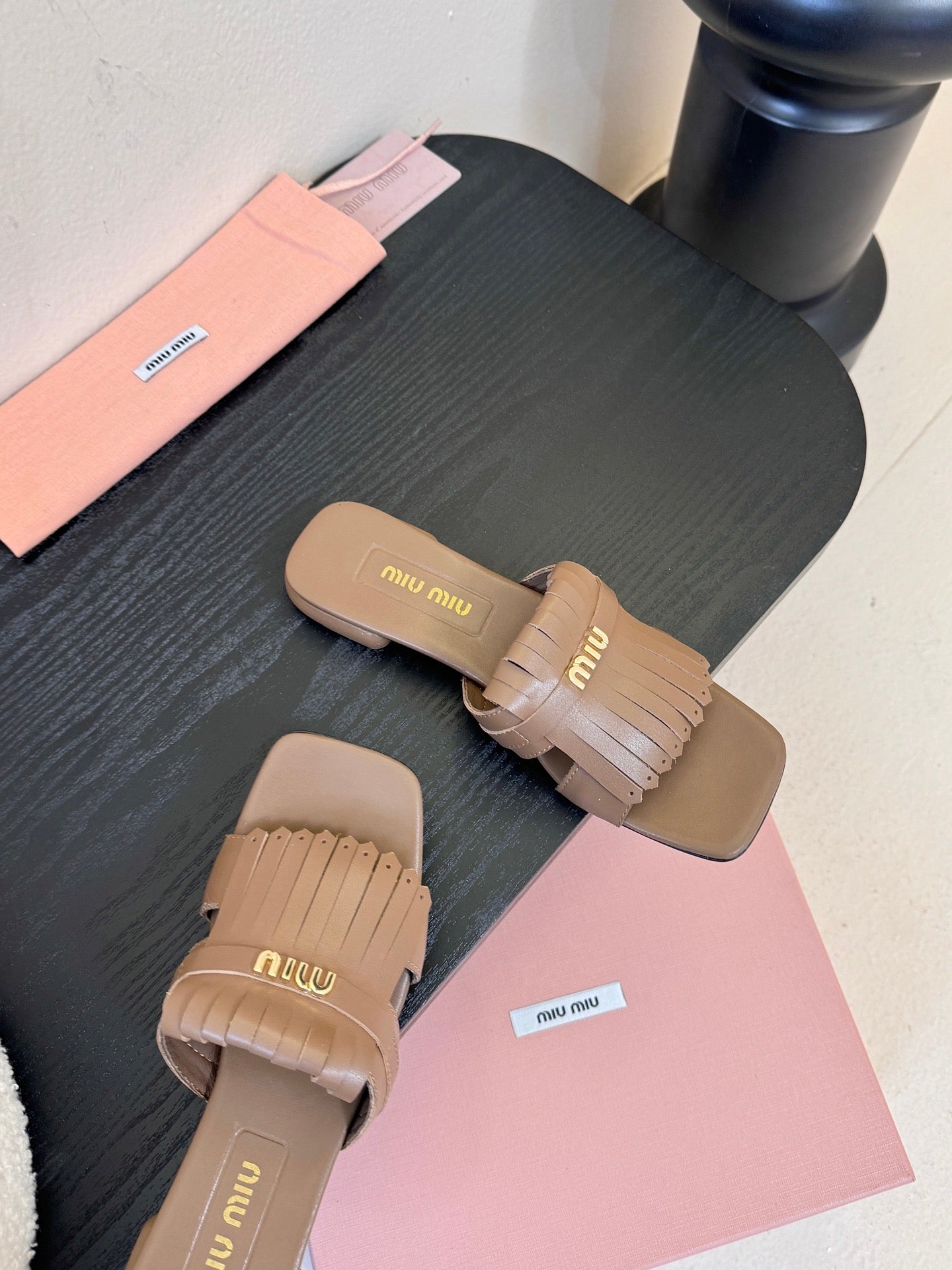 MIU 26ss Sandals Brown Sheepskin 627360