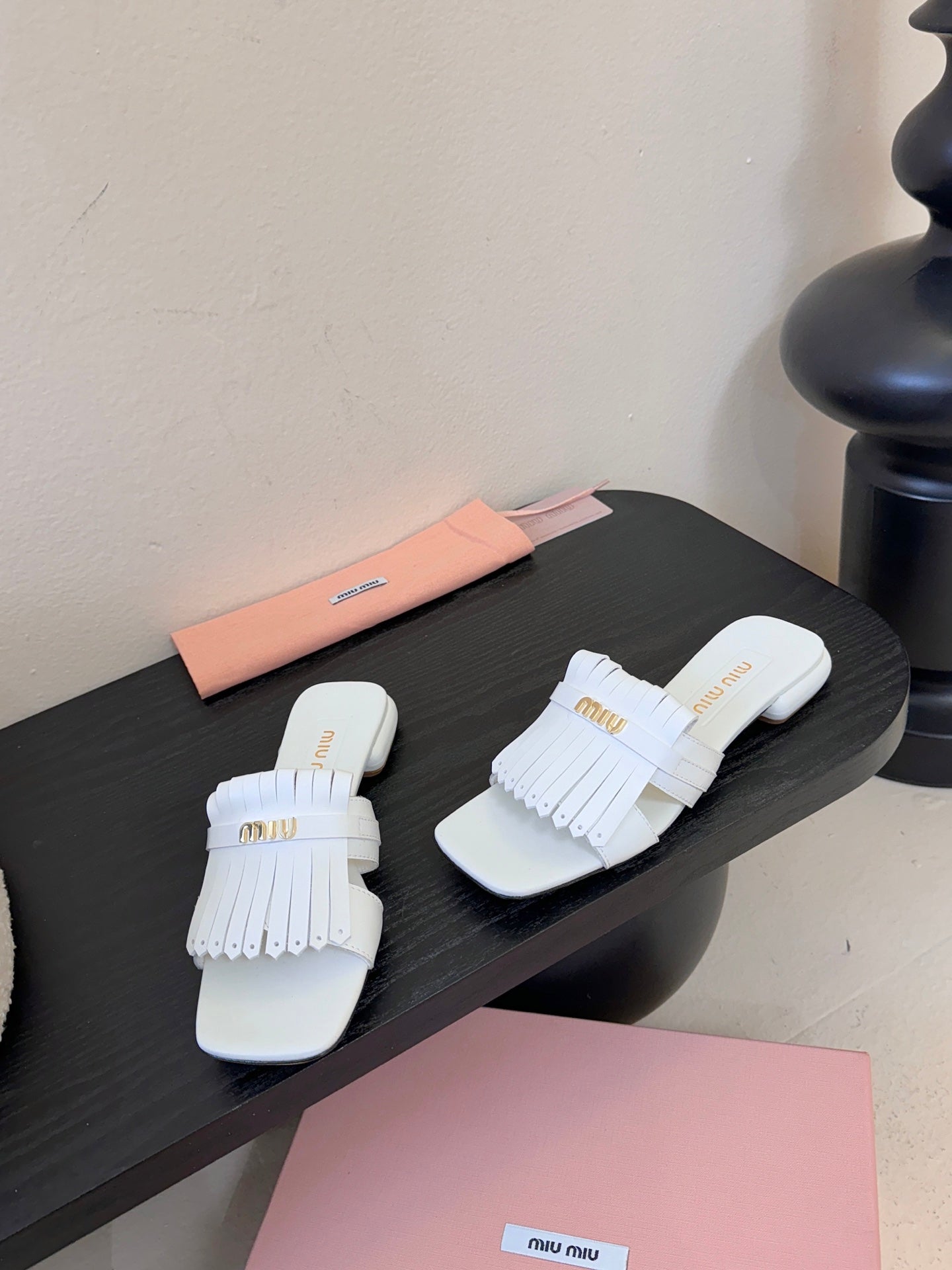 MIU 26ss Sandals White Sheepskin 627361