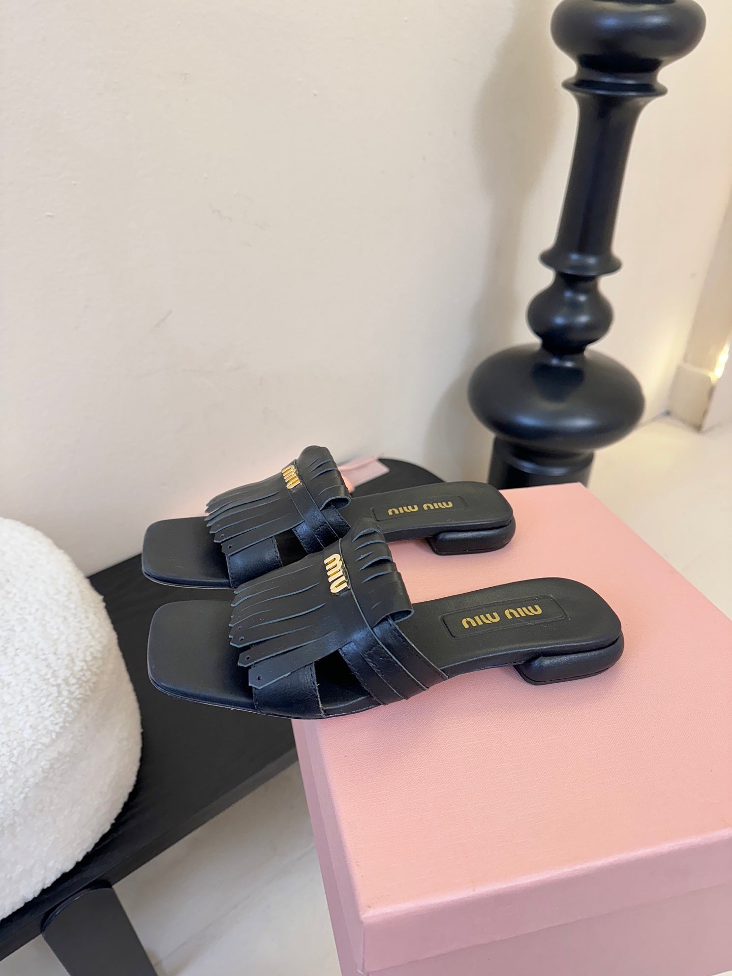 MIU 26ss Sandals Black Sheepskin 627362