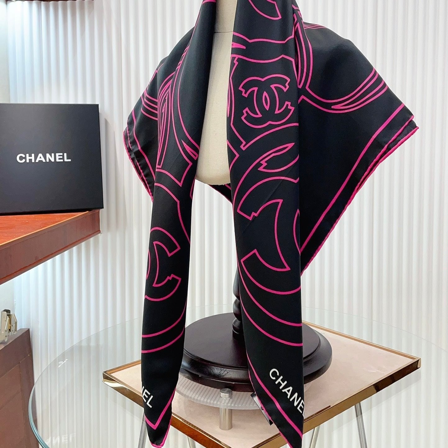 CC Square Scarf 90 CM In Black Mix Pink Silk Twill 187438
