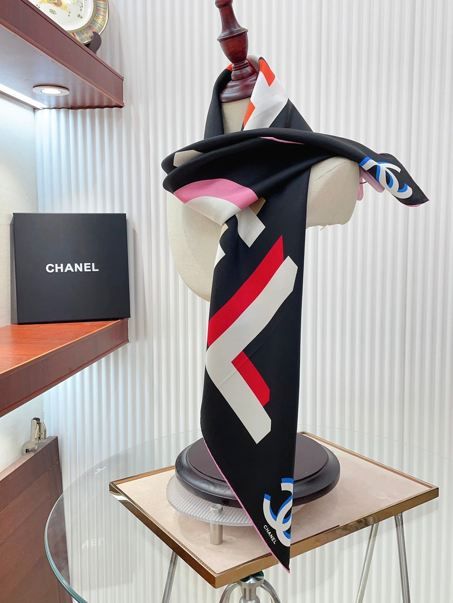 CC Square Scarf 90 CM In Black Colorful Silk Twill  206468