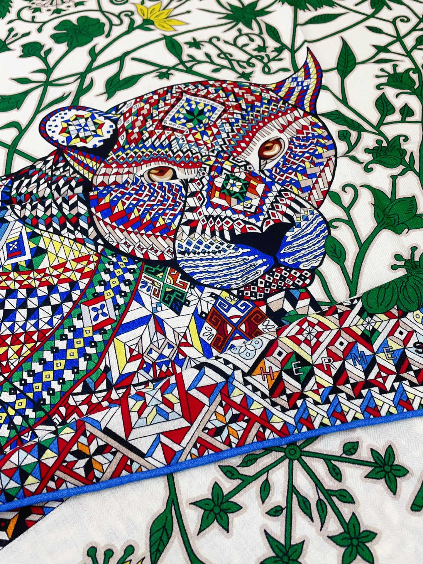 Le Jaguar Et Le Colibri Shawl 135 CM Green Colorful Cashmere And Silk 281676