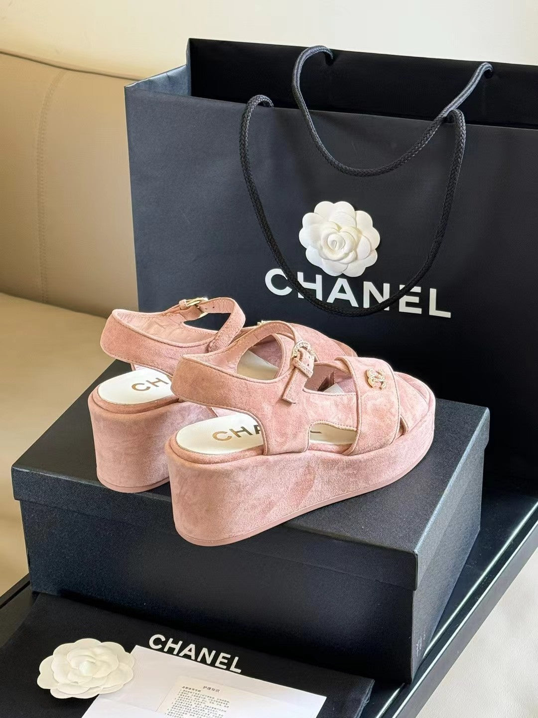 CC CLASSIC WEDGE SANDALS IN LIGHT PINK LAMBSKIN SUEDE