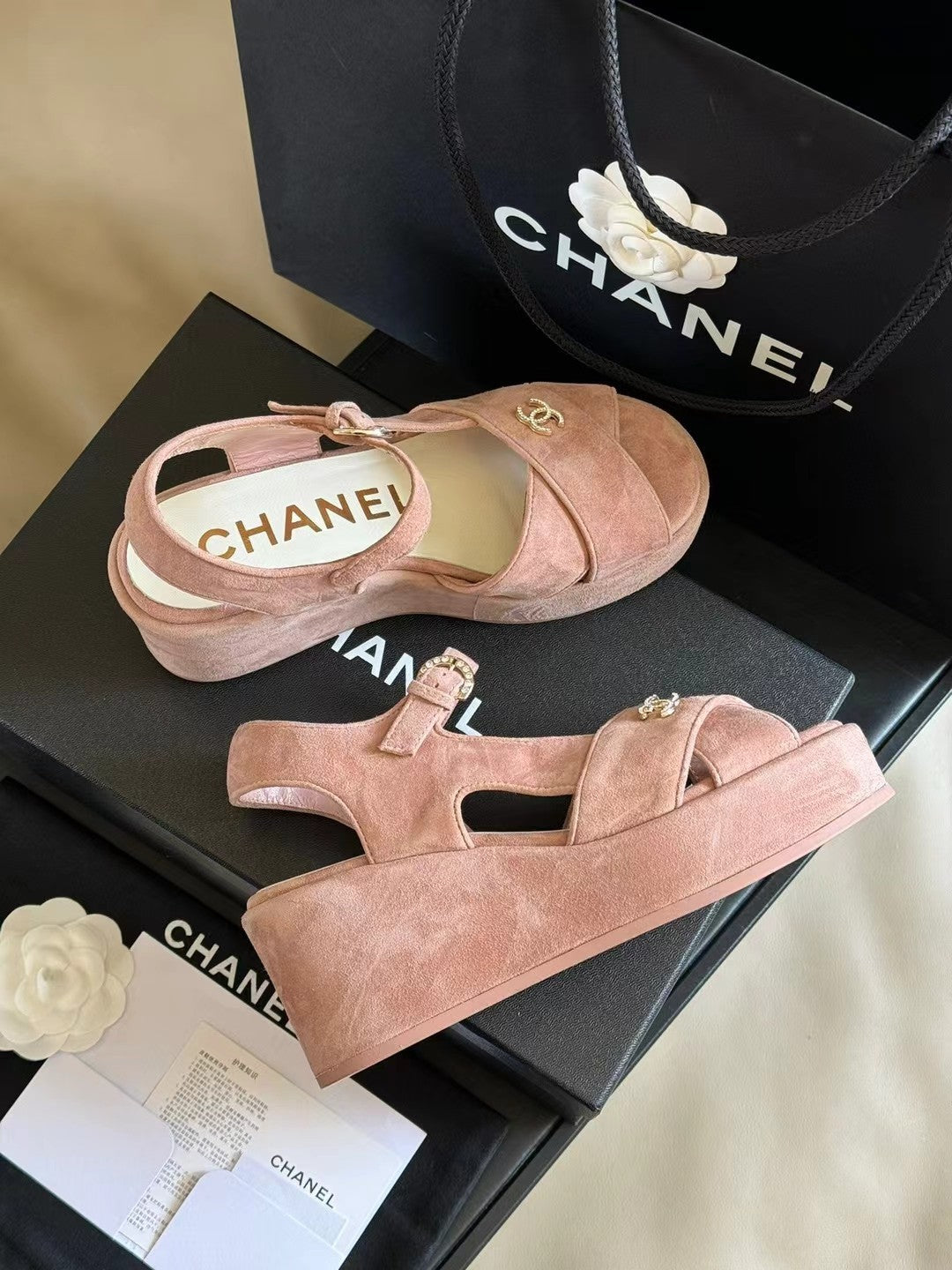 CC CLASSIC WEDGE SANDALS IN LIGHT PINK LAMBSKIN SUEDE