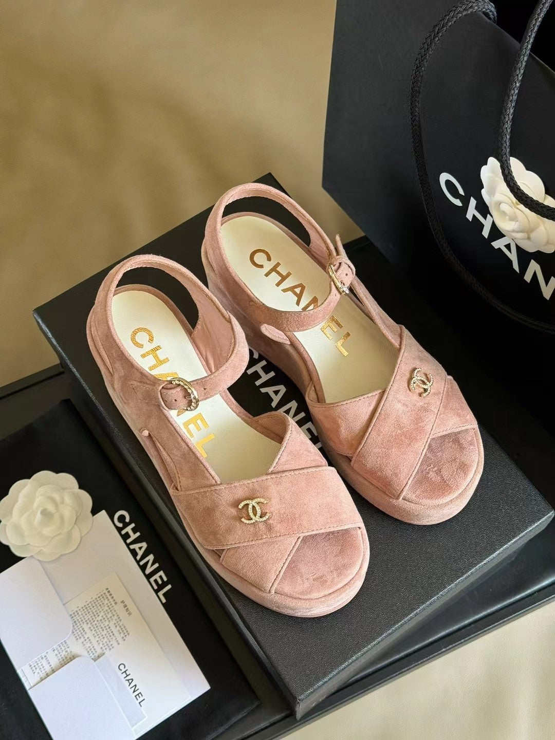 CC CLASSIC WEDGE SANDALS IN LIGHT PINK LAMBSKIN SUEDE